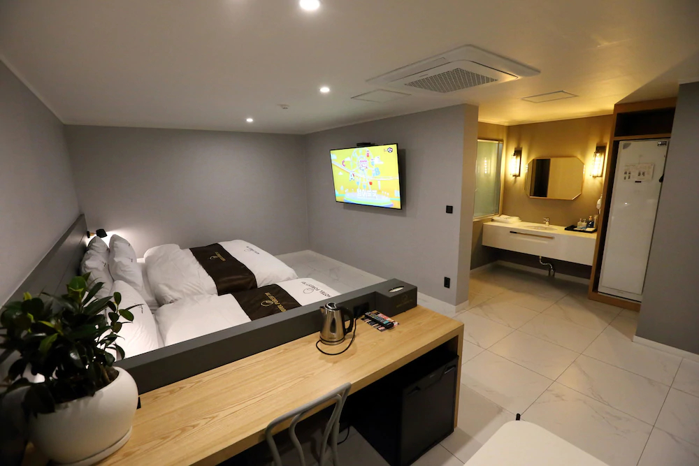 Forest 701 Hotel