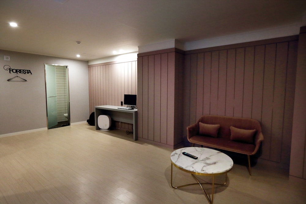 Forest 701 Hotel