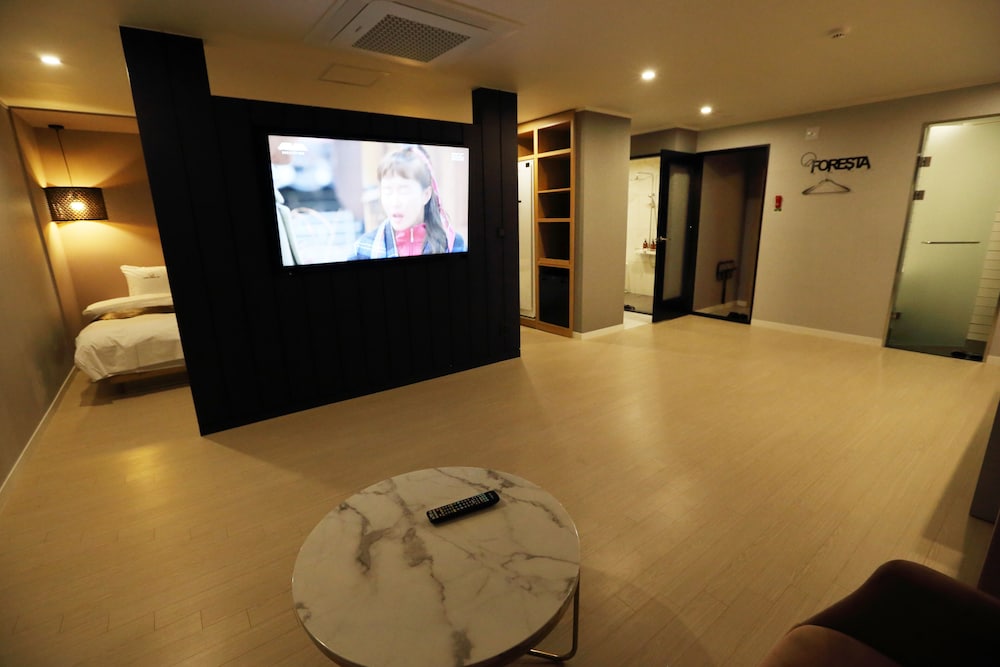 Forest 701 Hotel
