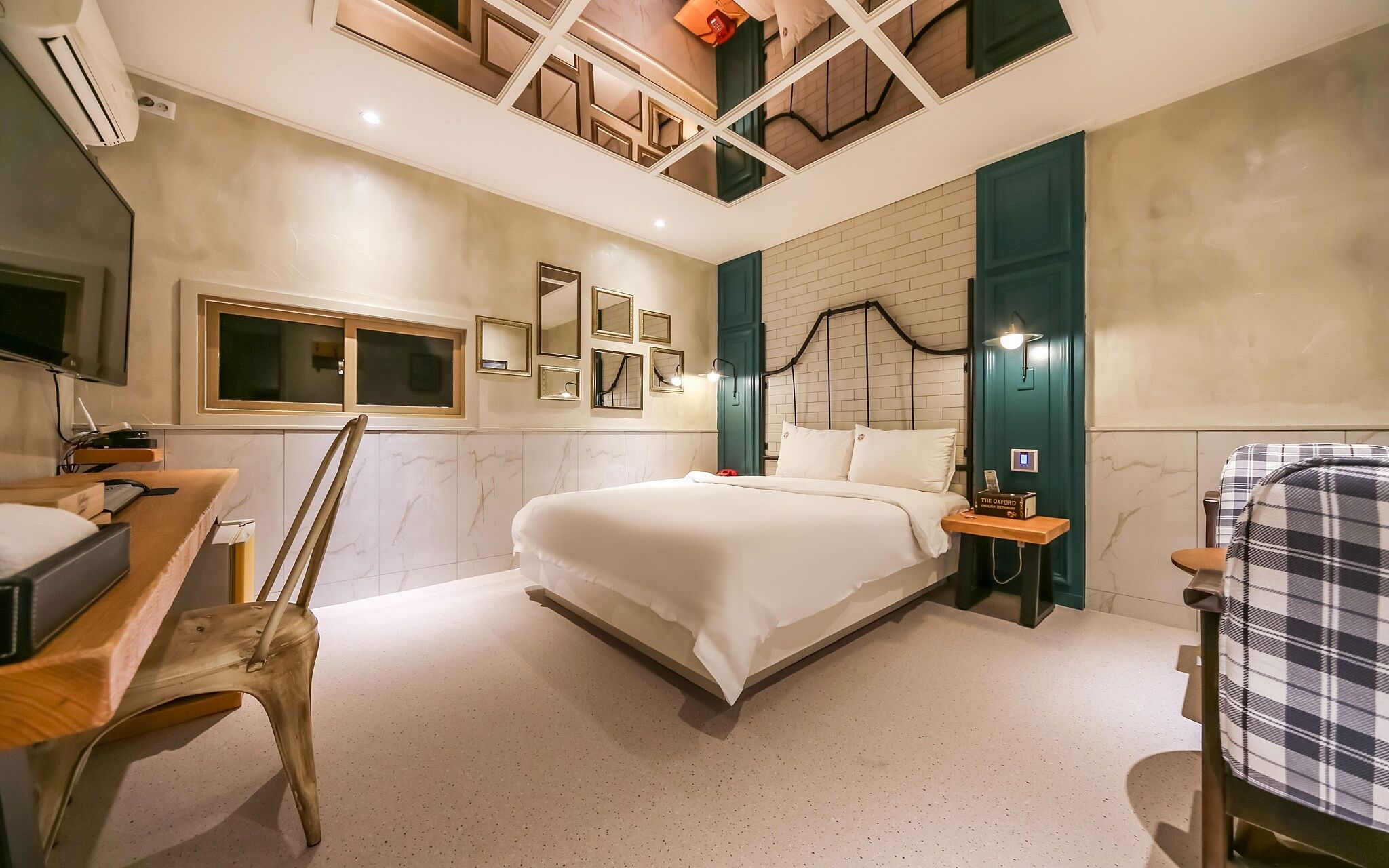 Gallery Hotel