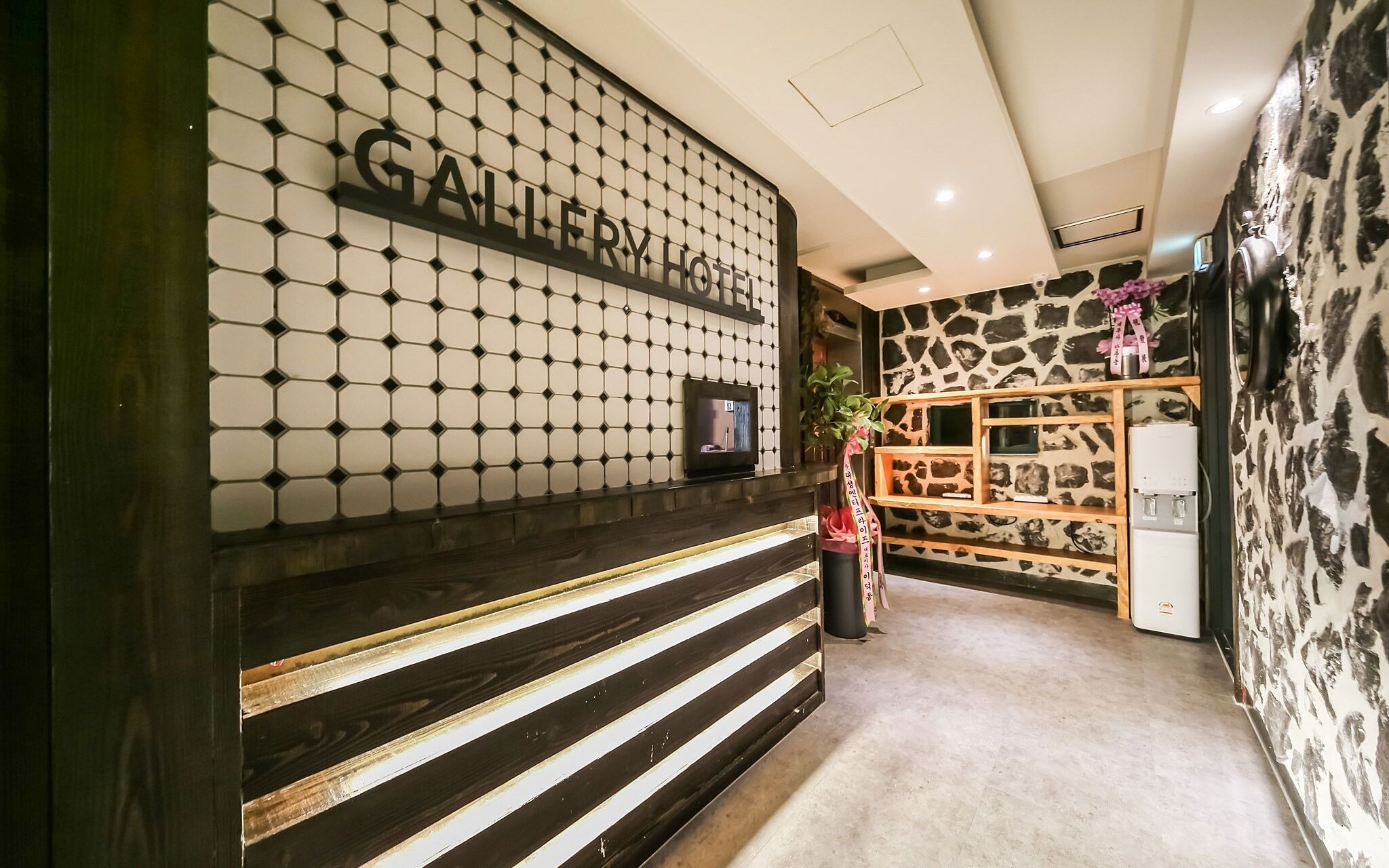 Gallery Hotel