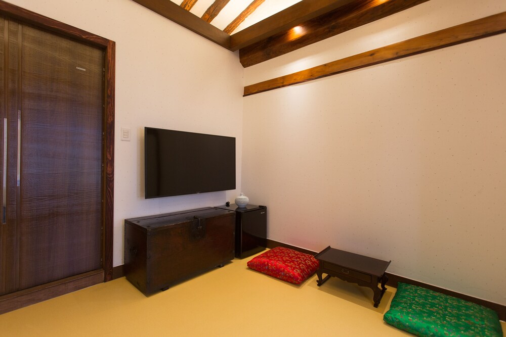 Hanok 1957