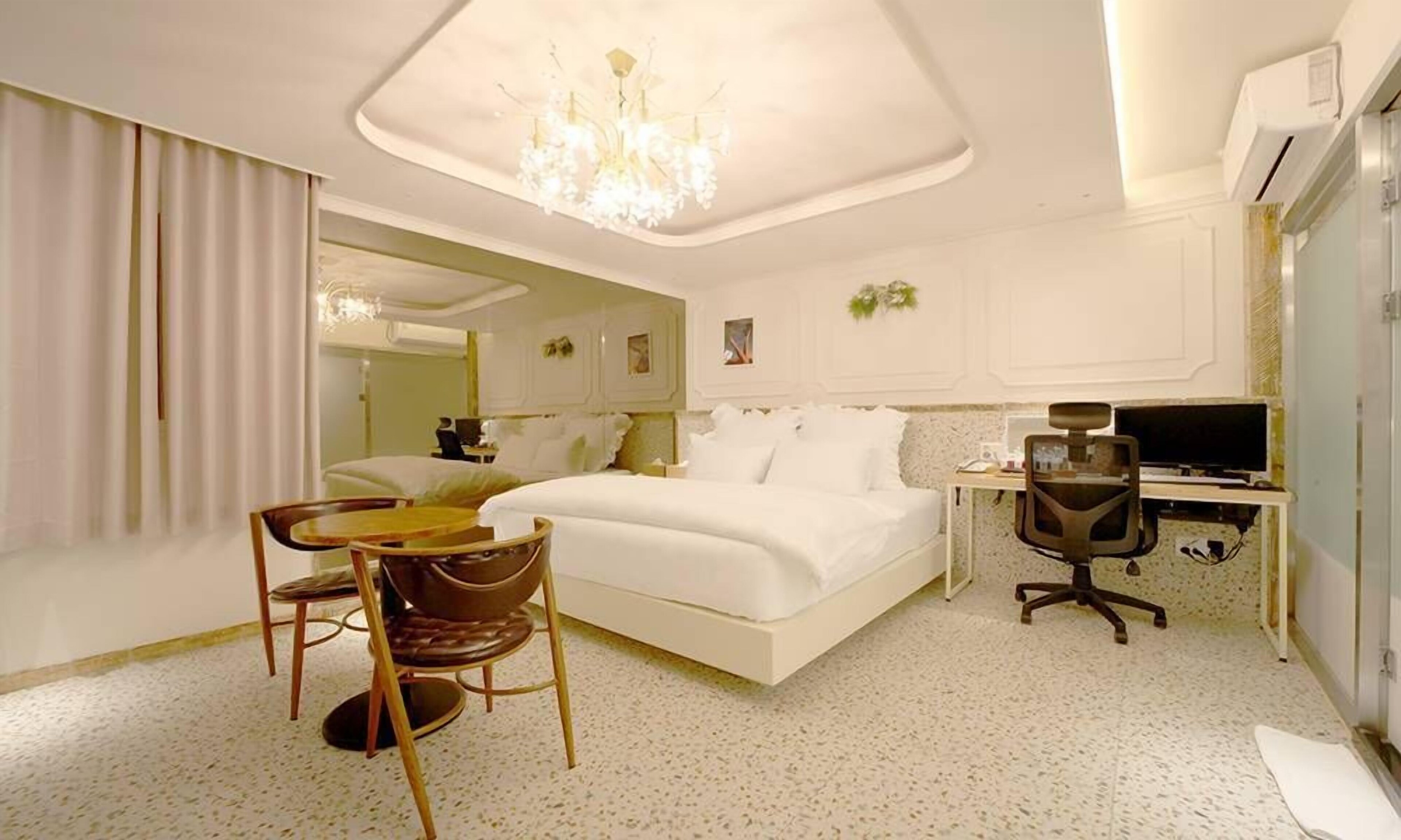 Hotel February Dongdaegu
