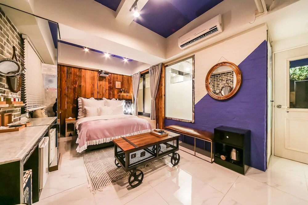 Hotel February Suseong