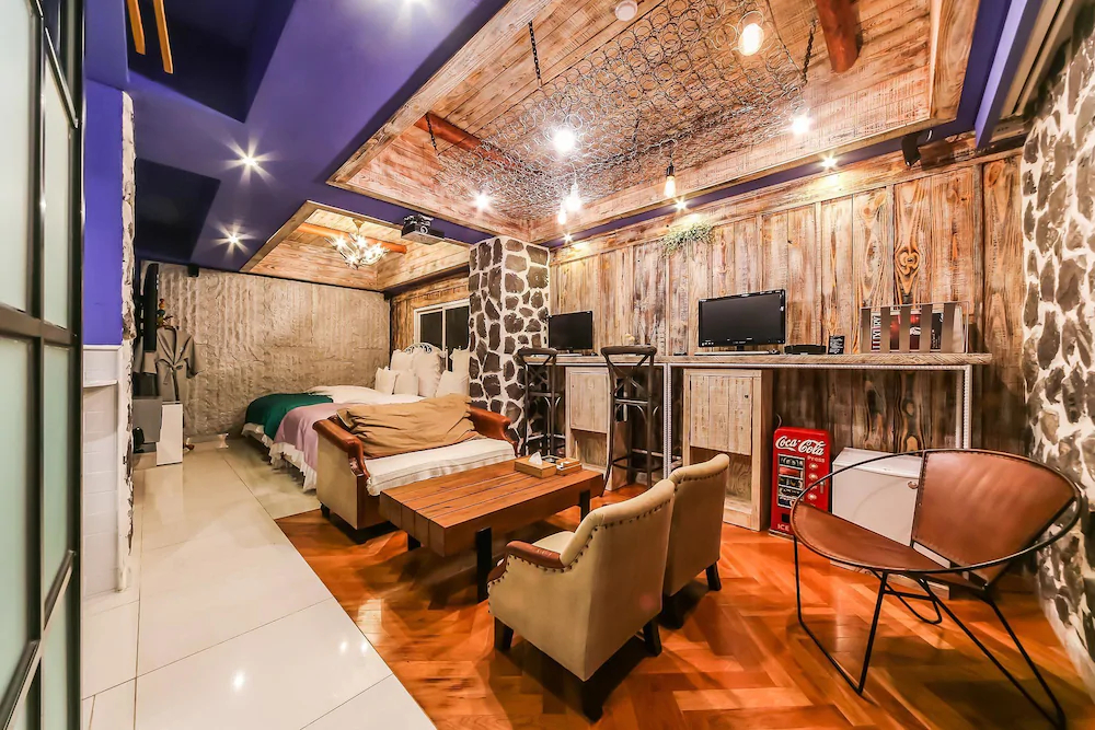 Hotel February Suseong