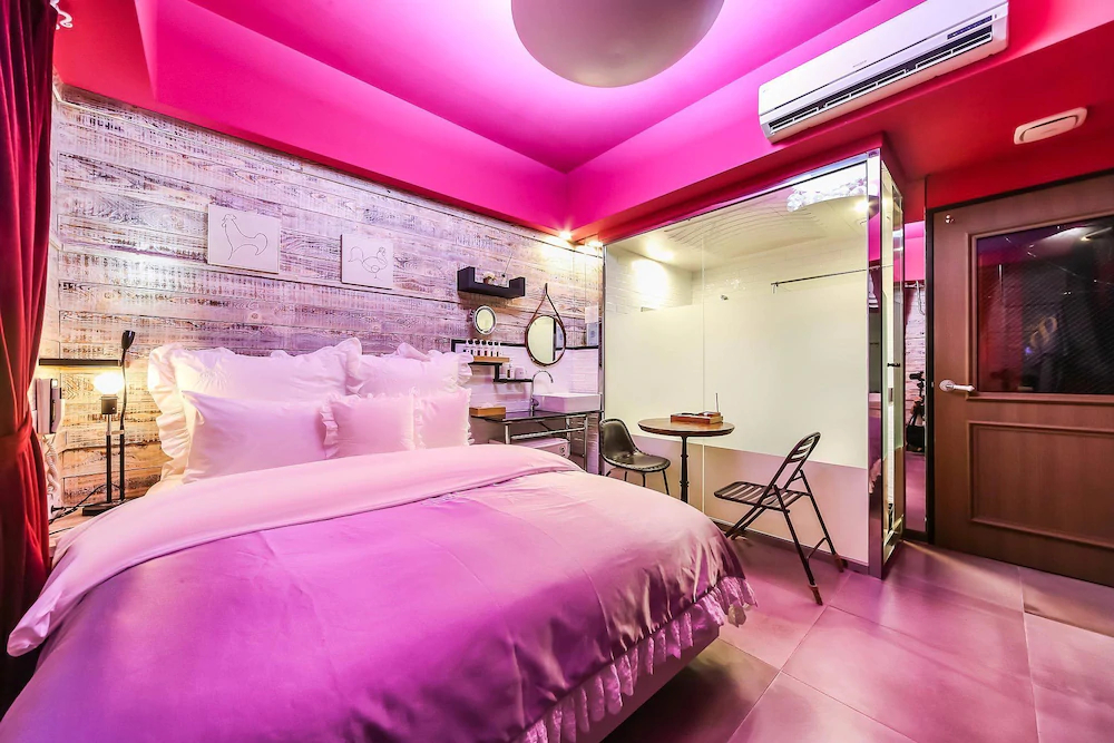 Hotel February Suseong