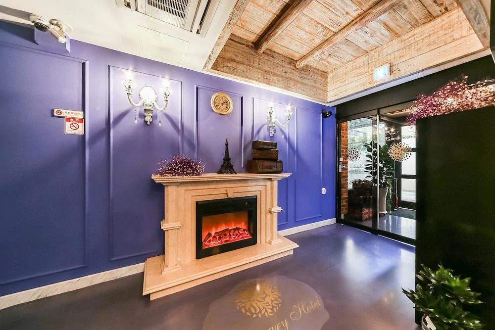 Hotel February Suseong