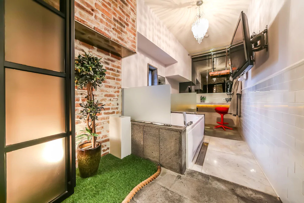 Hotel February Suseong