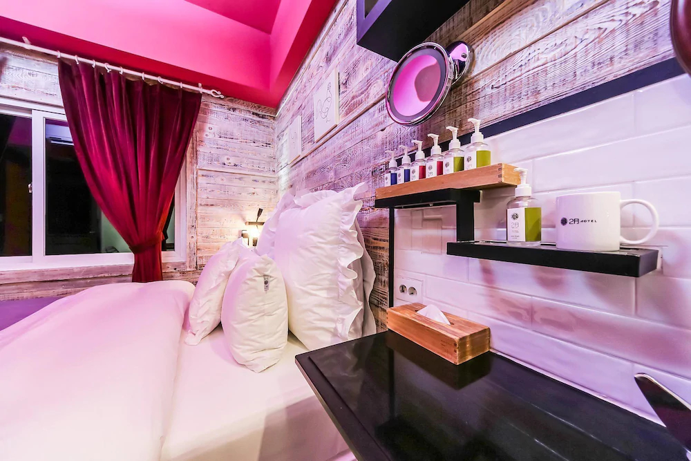 Hotel February Suseong