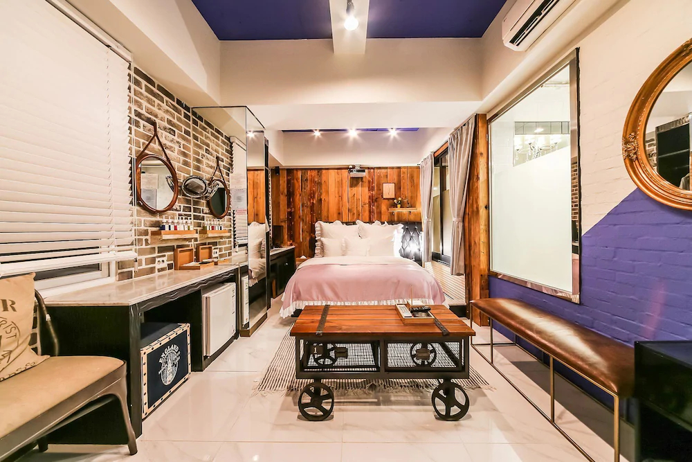 Hotel February Suseong