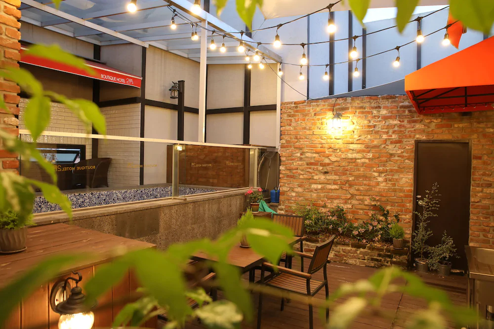 Hotel February Suseong