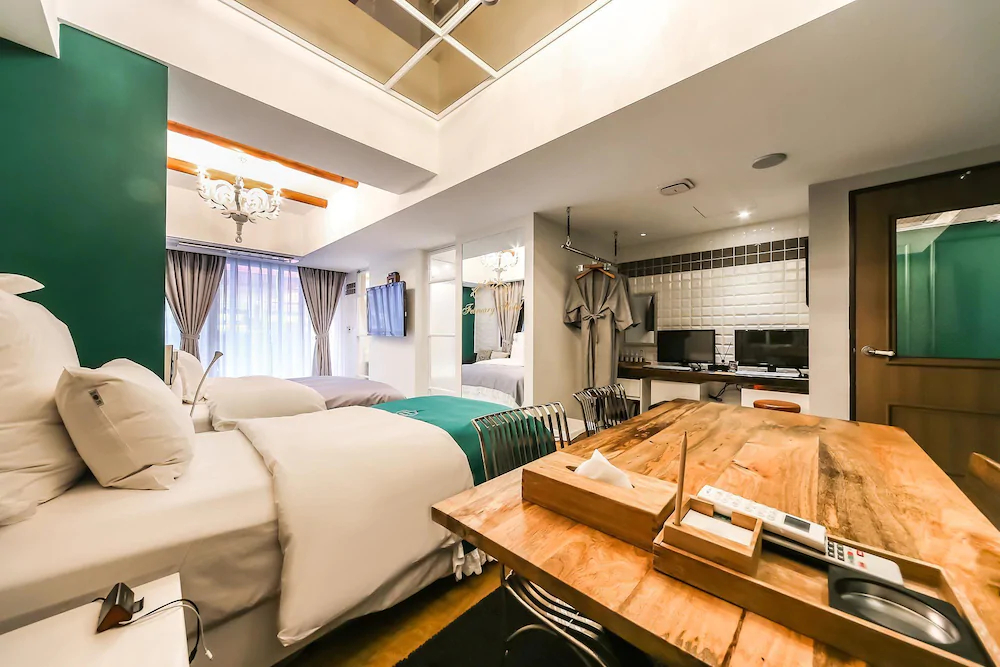 Hotel February Suseong