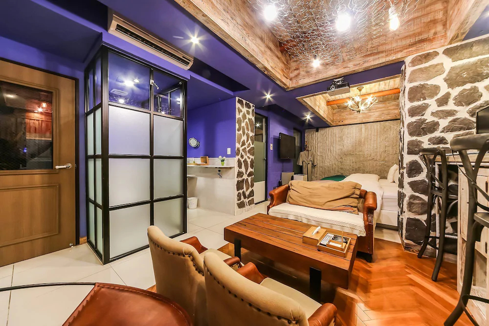 Hotel February Suseong