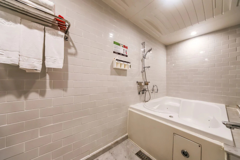 Hotel February Suseong