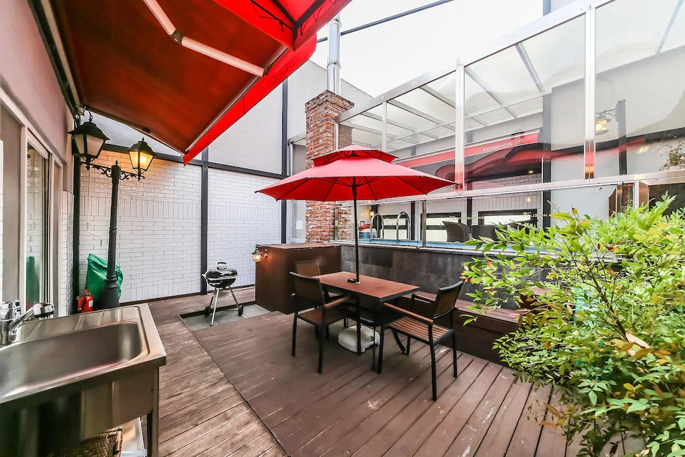 Hotel February Suseong