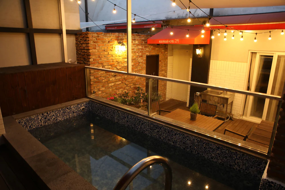 Hotel February Suseong