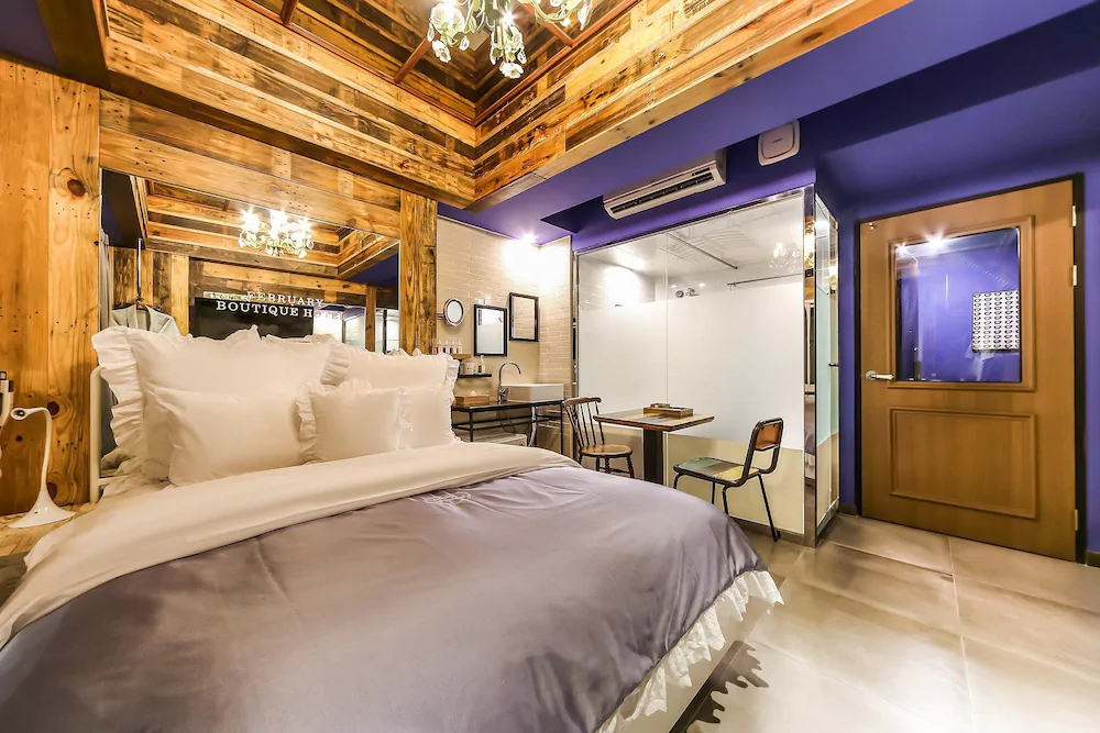 Hotel February Suseong