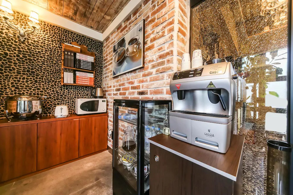 Hotel February Suseong