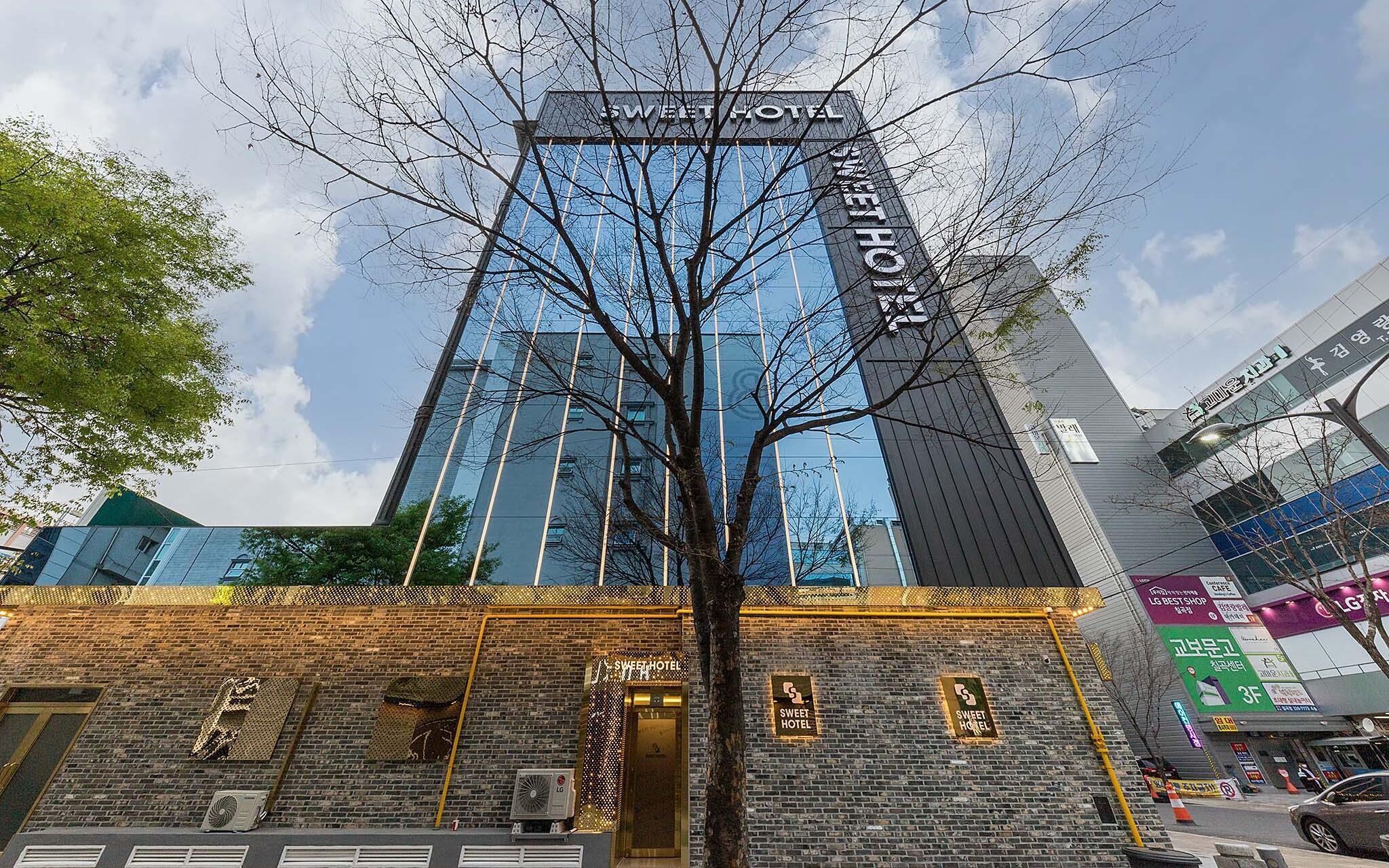 Sweet Hotel