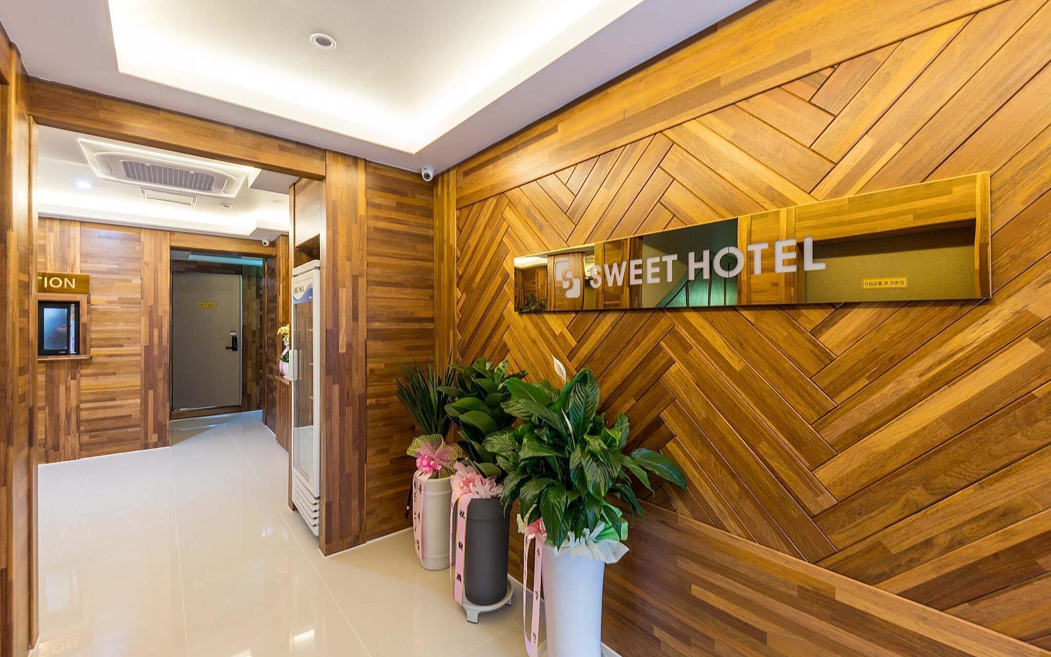Sweet Hotel