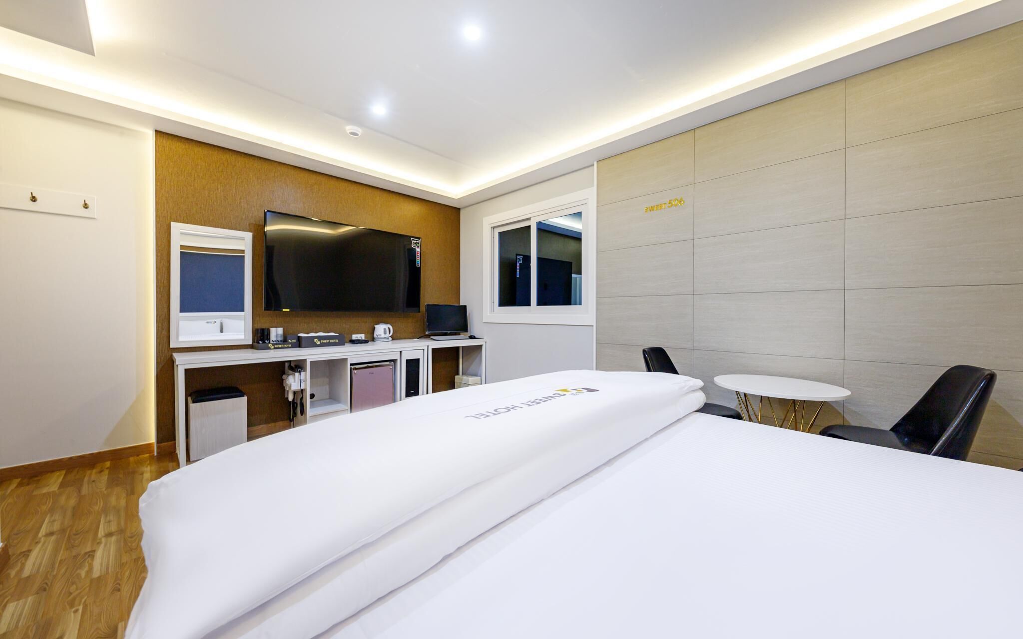 Sweet Hotel