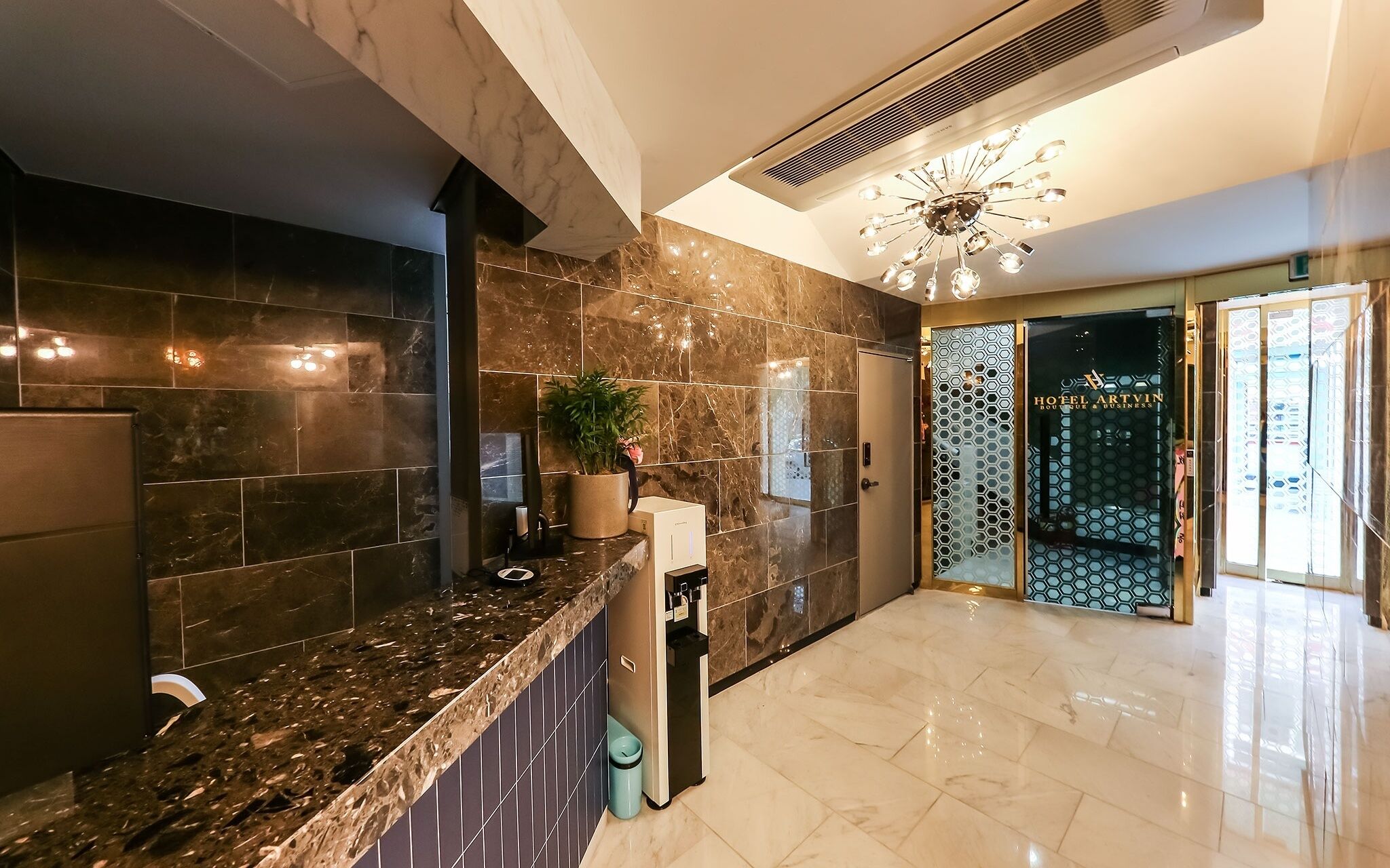 Daejeon Jungri Hotel Art Bin