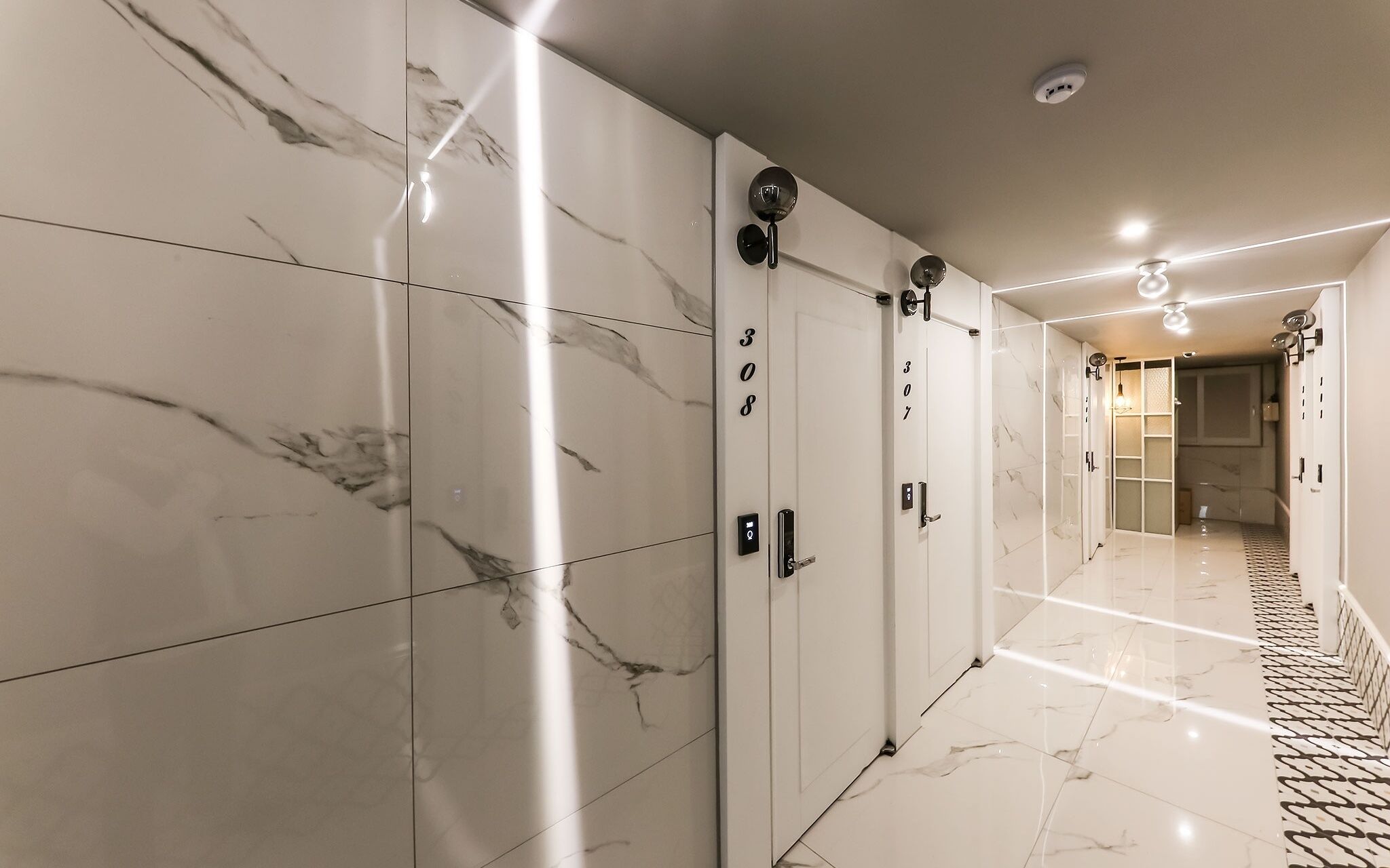 Daejeon Jungri Hotel Art Bin