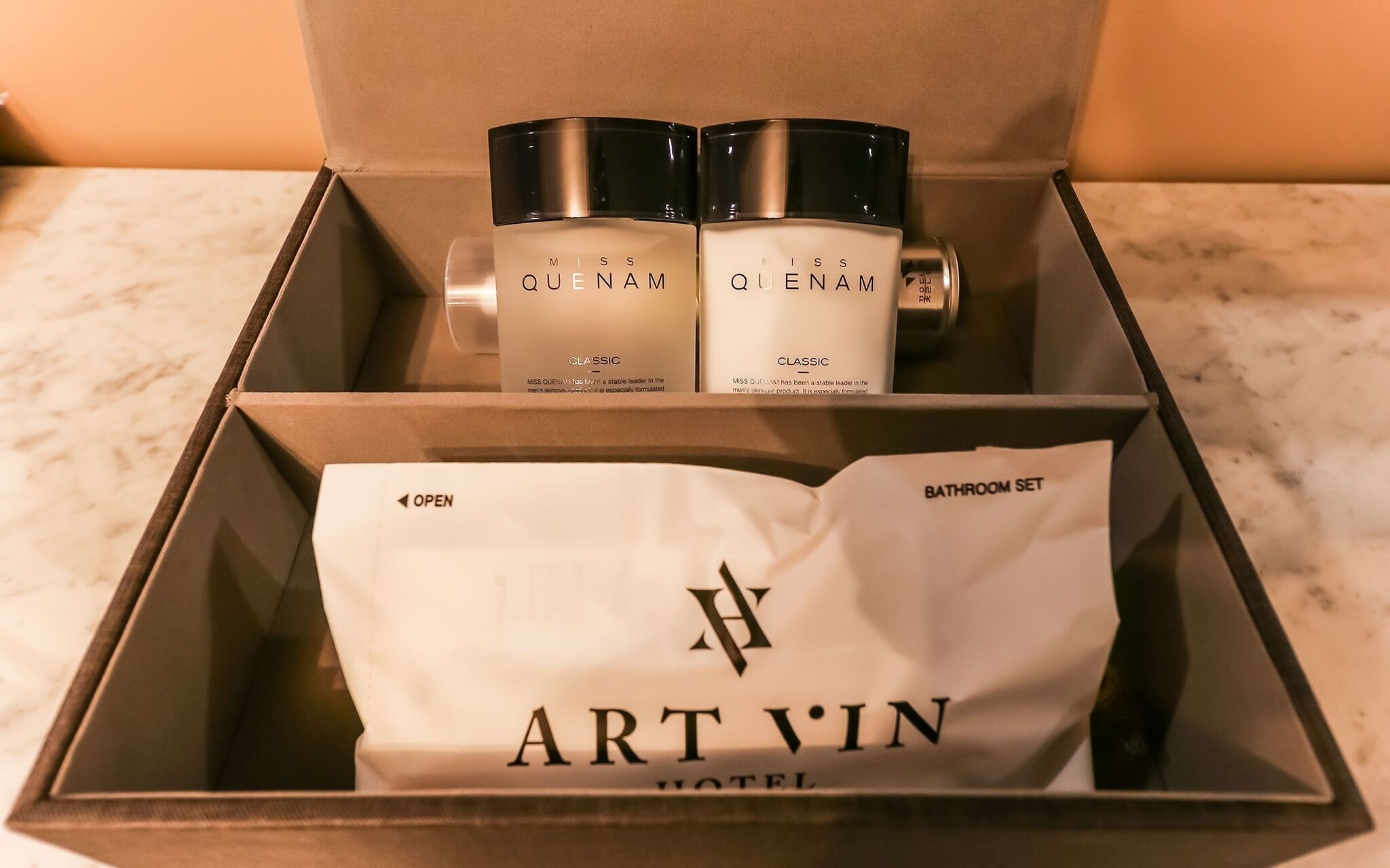 Daejeon Jungri Hotel Art Bin