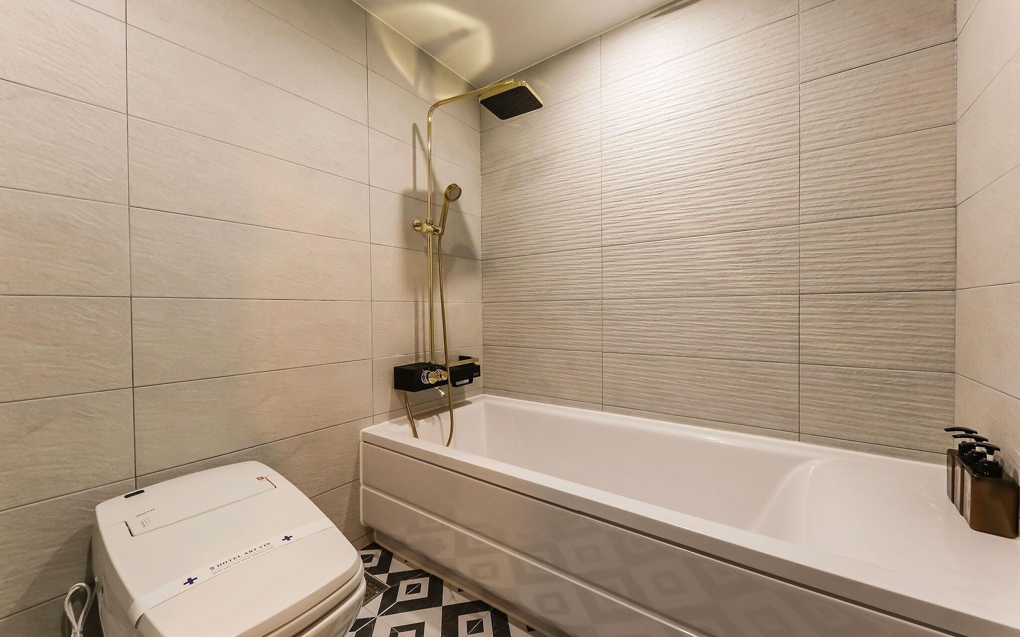 Daejeon Jungri Hotel Art Bin