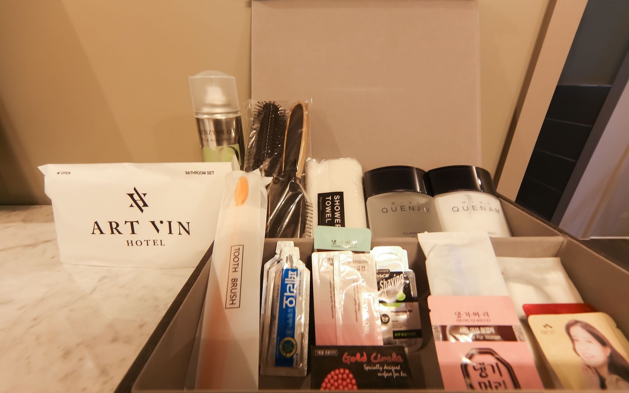 Daejeon Jungri Hotel Art Bin