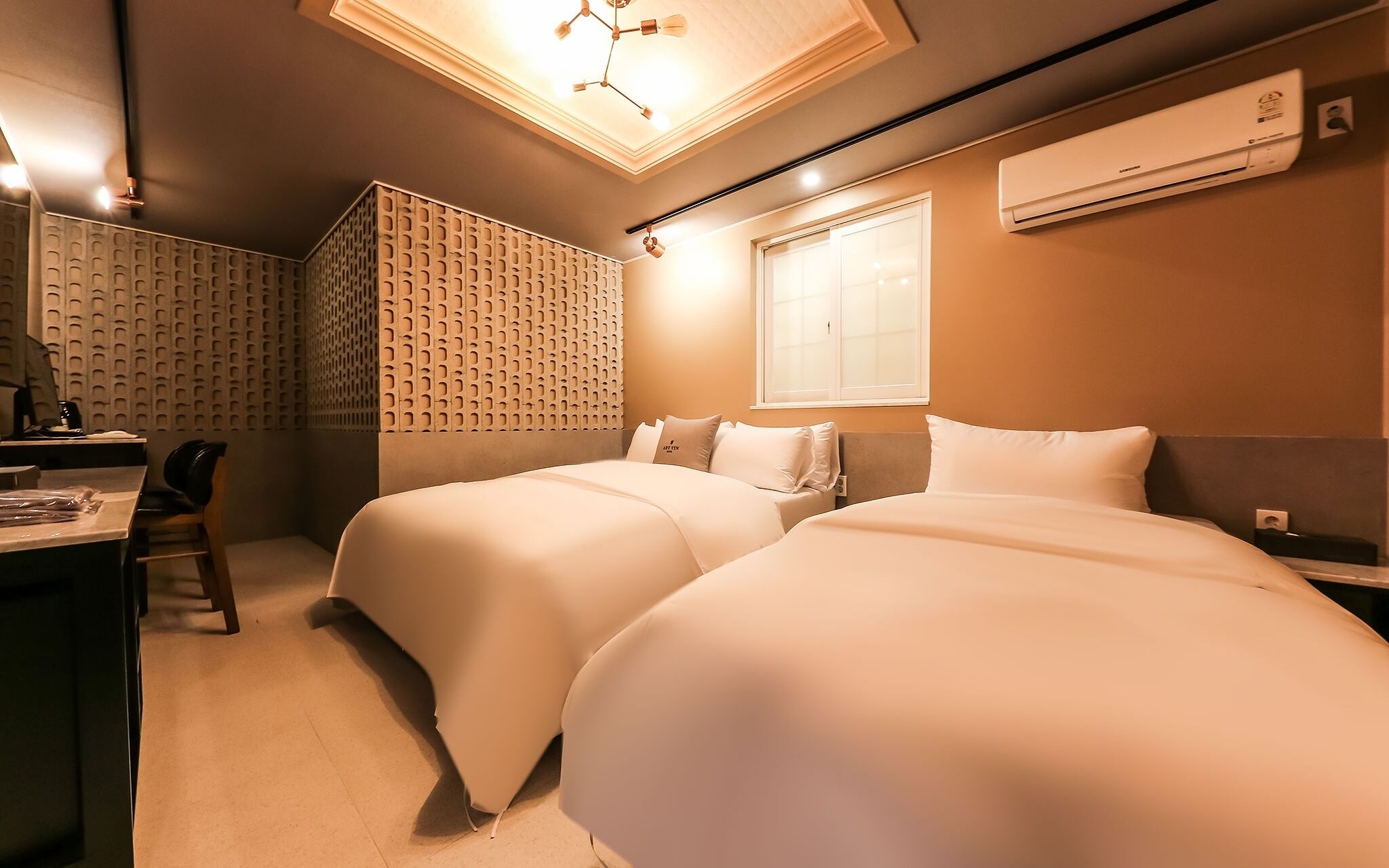 Daejeon Jungri Hotel Art Bin