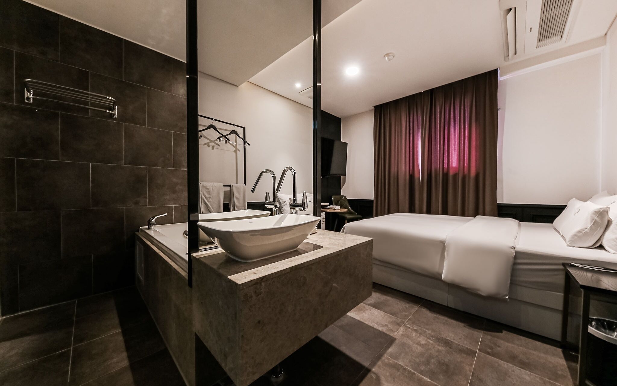 Daejeon Sintanjin Hotel Wol