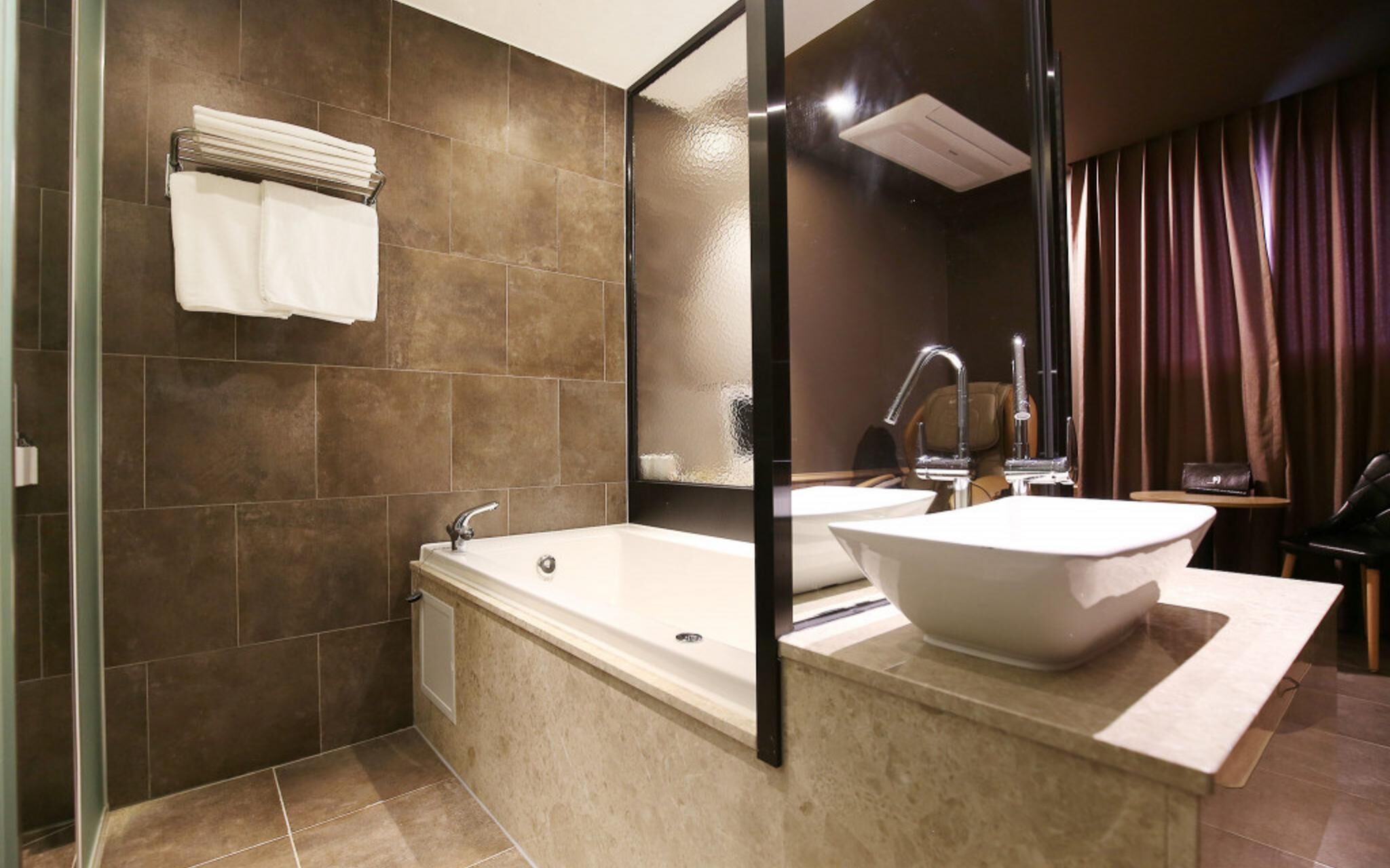 Daejeon Sintanjin Hotel Wol