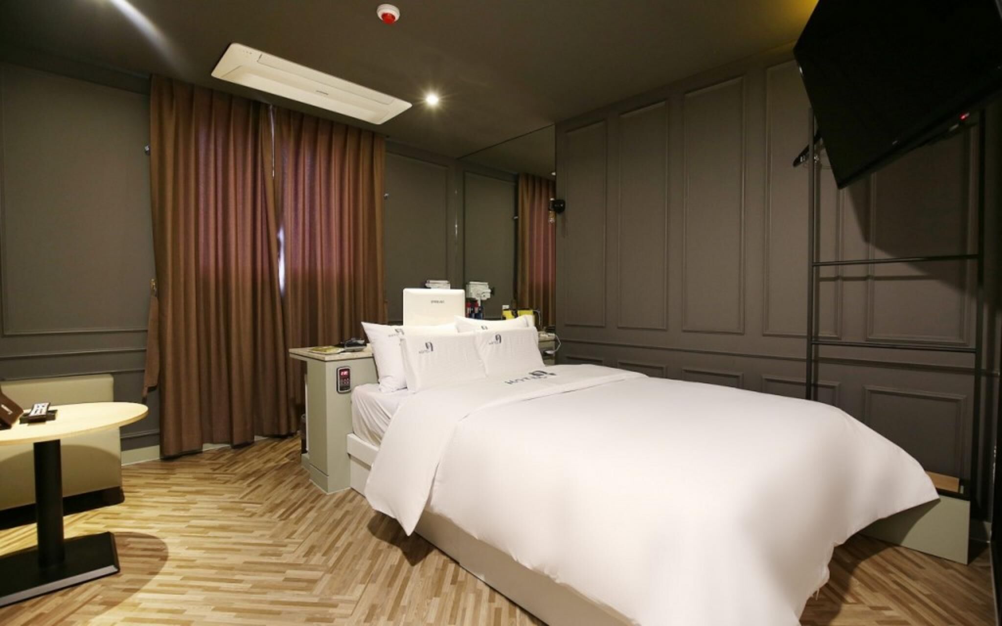 Daejeon Sintanjin Hotel Wol