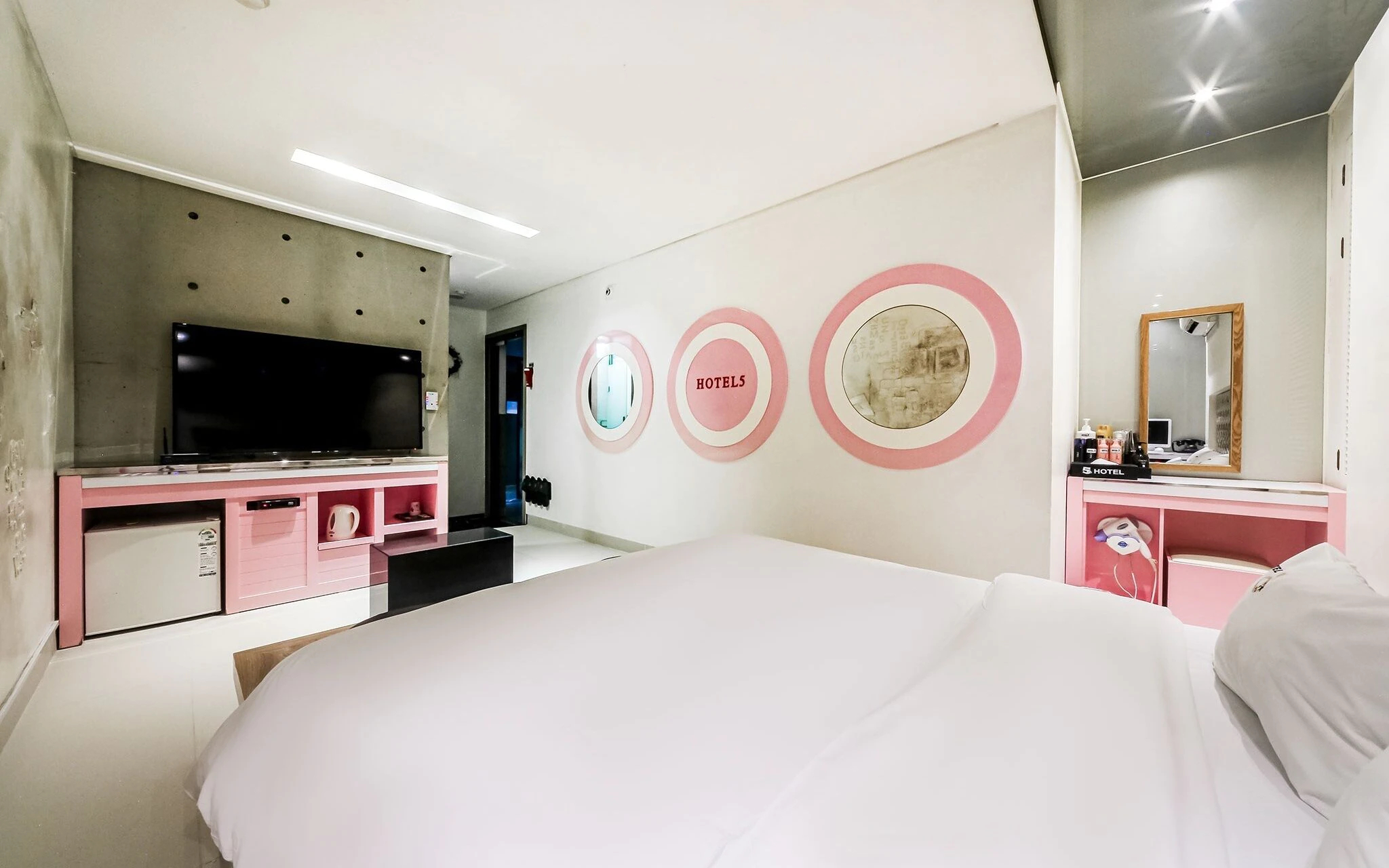 Five Hotel