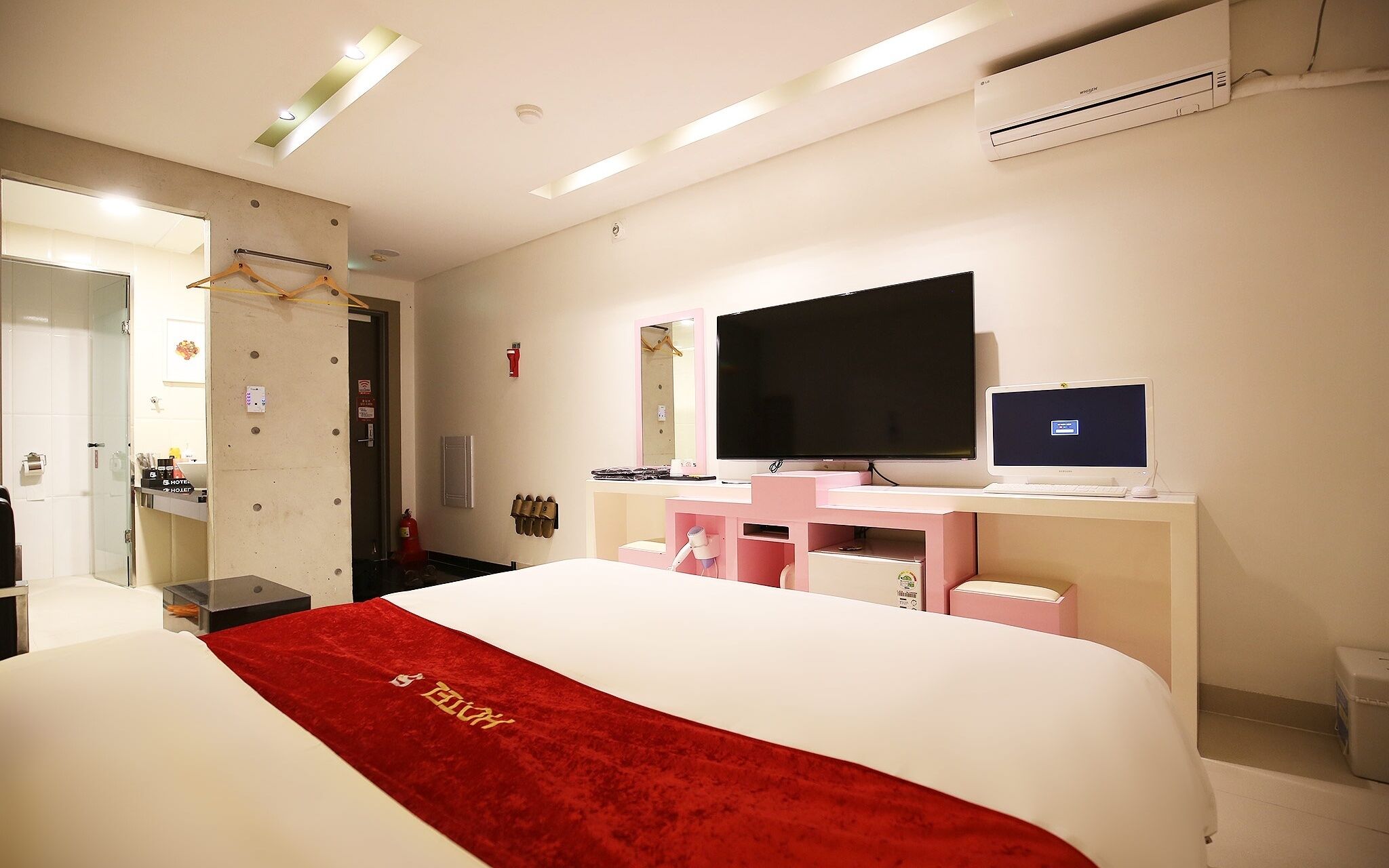 Five Hotel