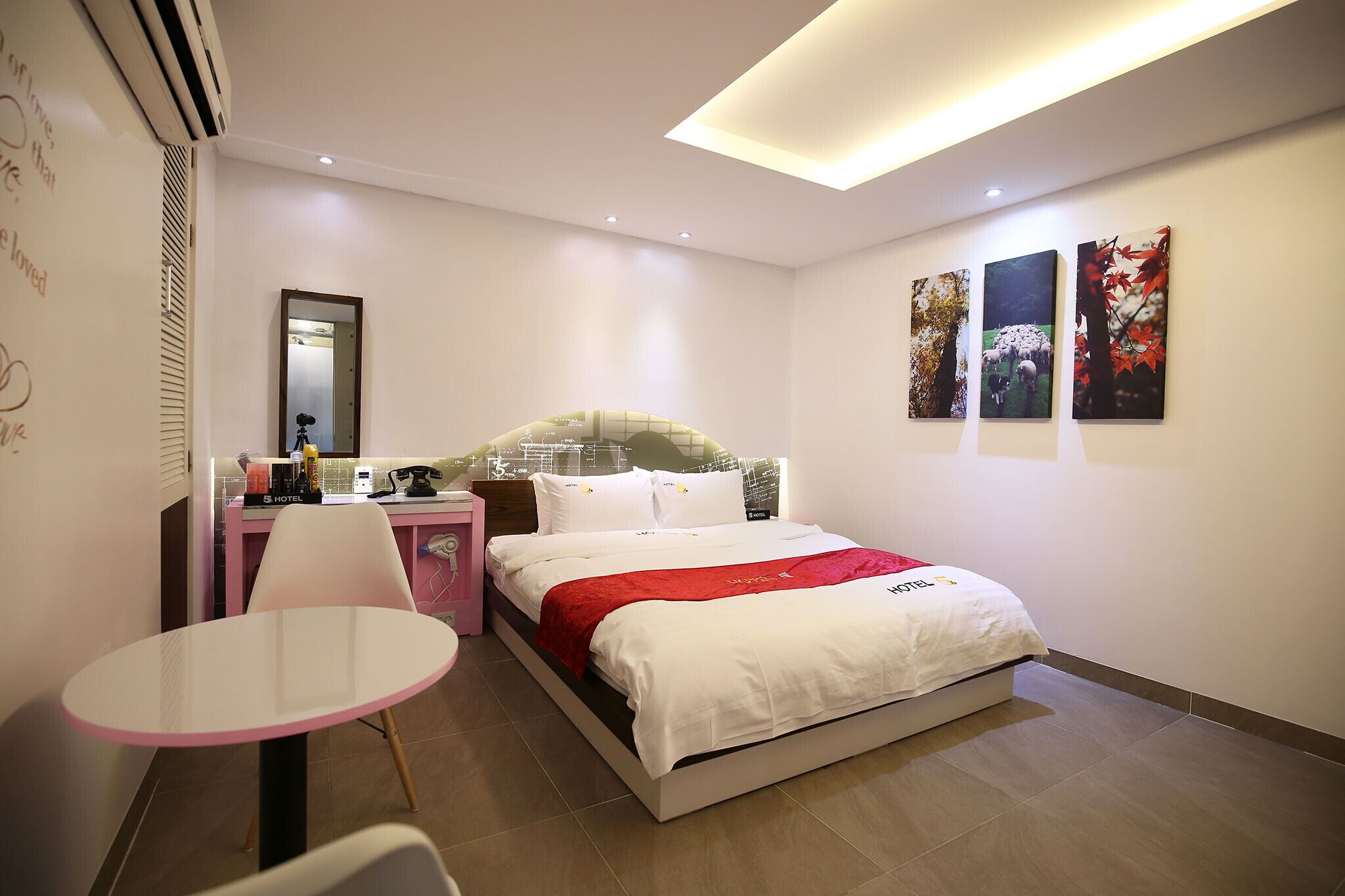 Five Hotel