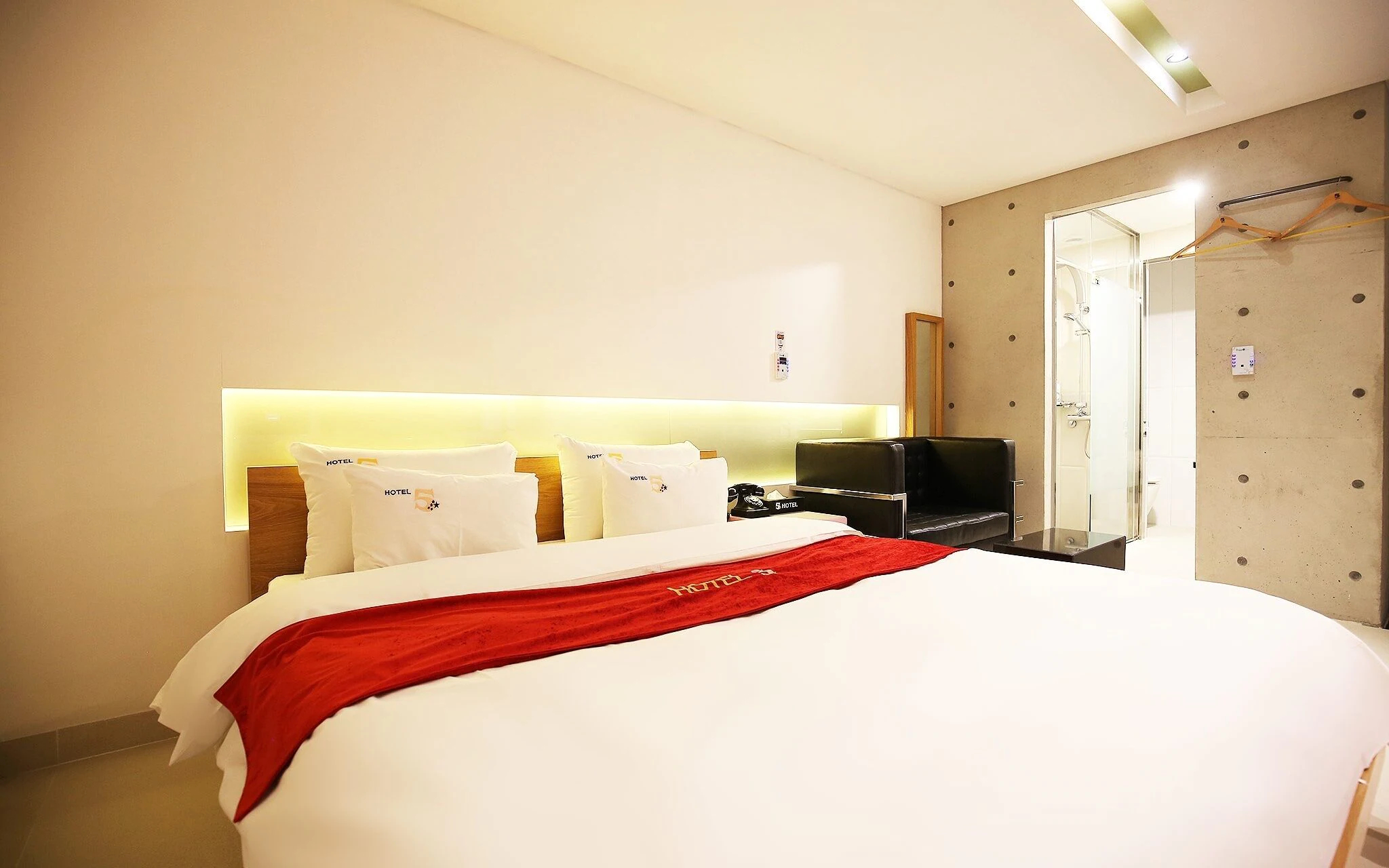 Five Hotel