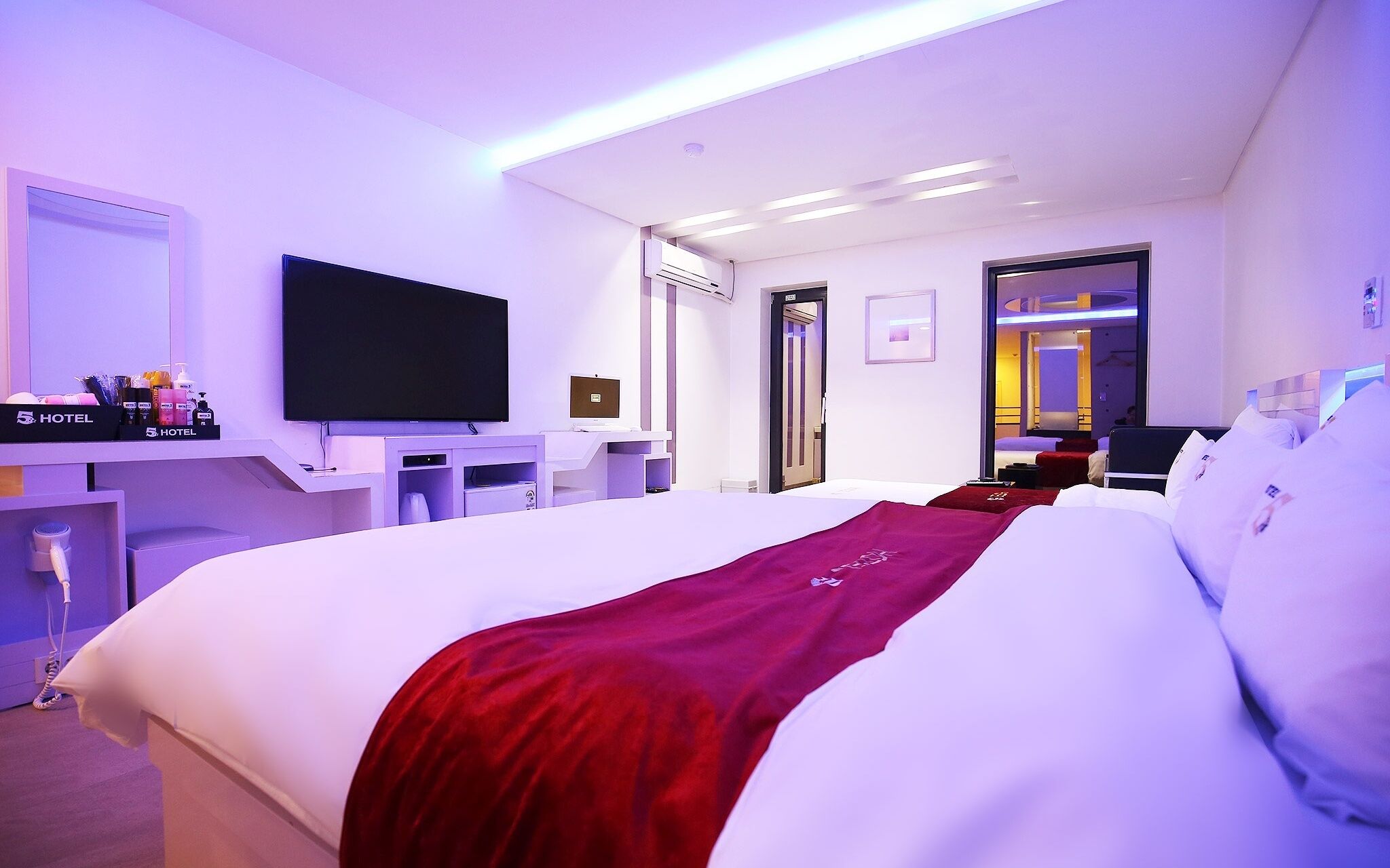 Five Hotel