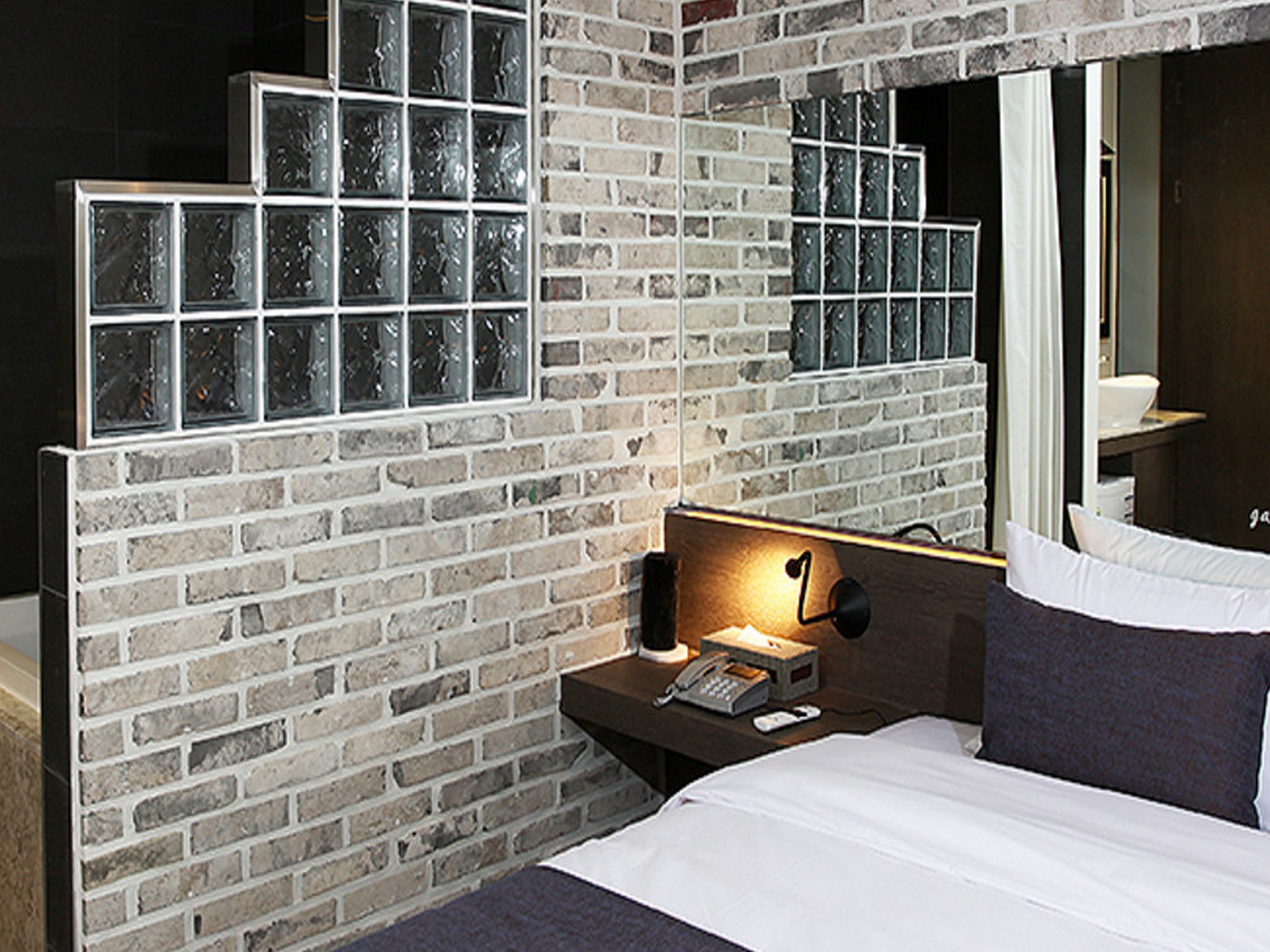 S& Hotel