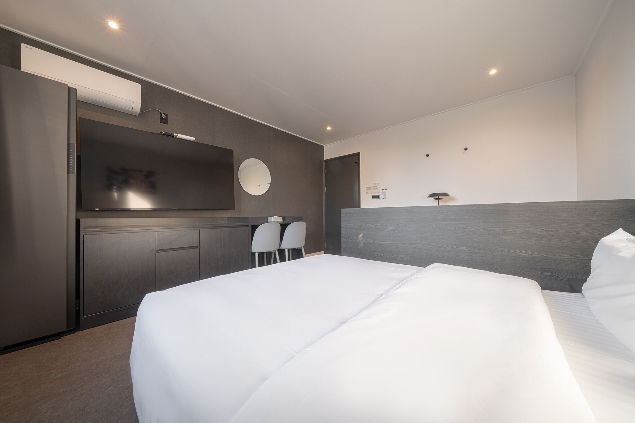 Workers Hotel Daejeon by Aank
