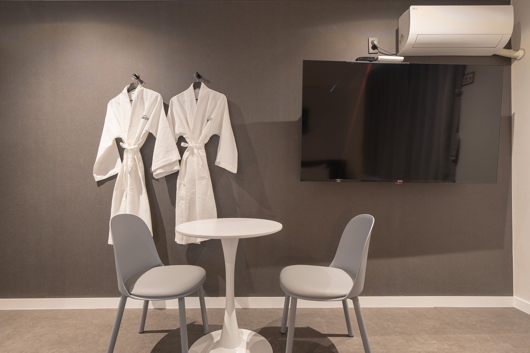 Workers Hotel Daejeon by Aank