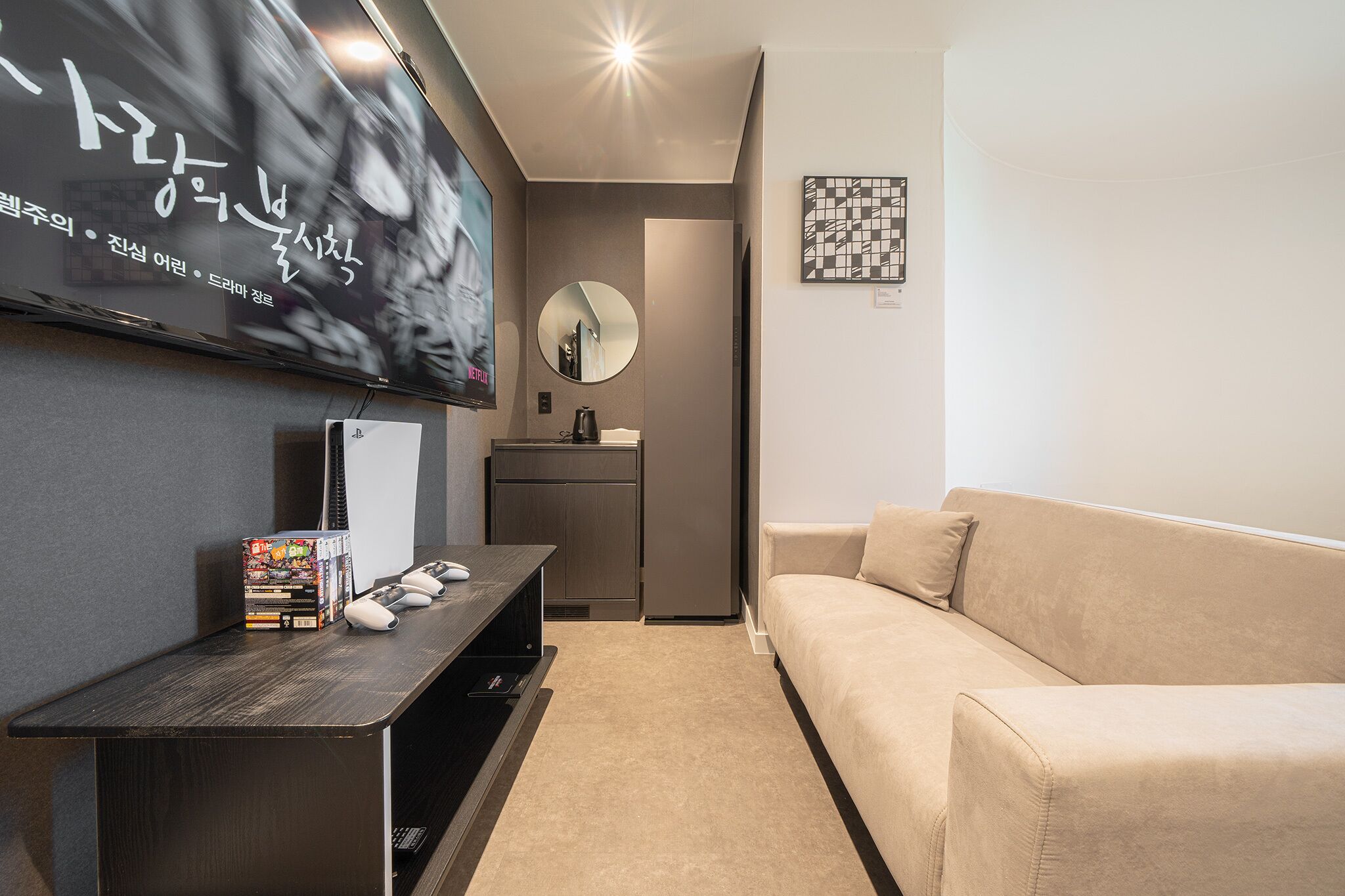 Workers Hotel Daejeon by Aank