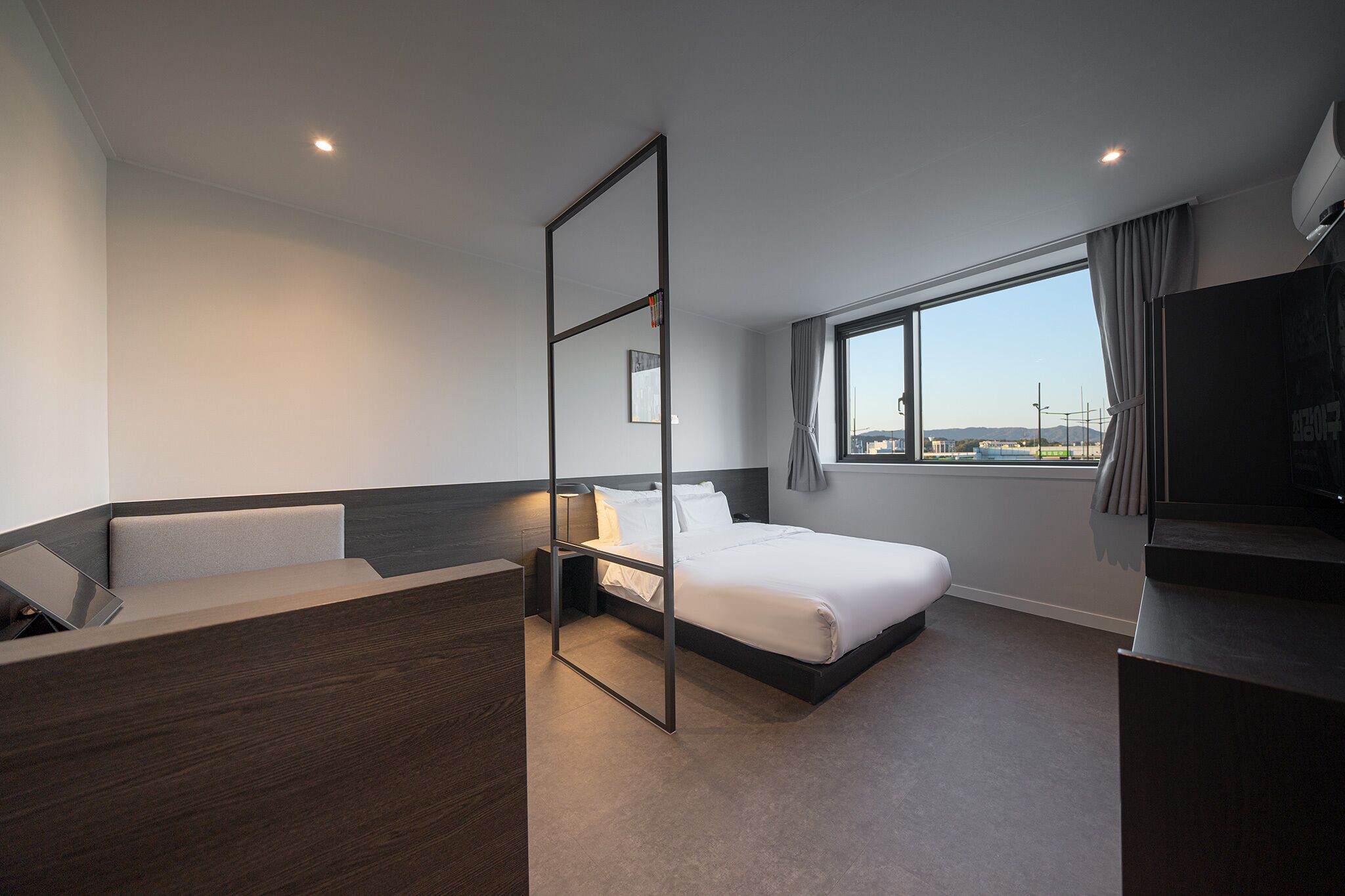 Workers Hotel Daejeon by Aank