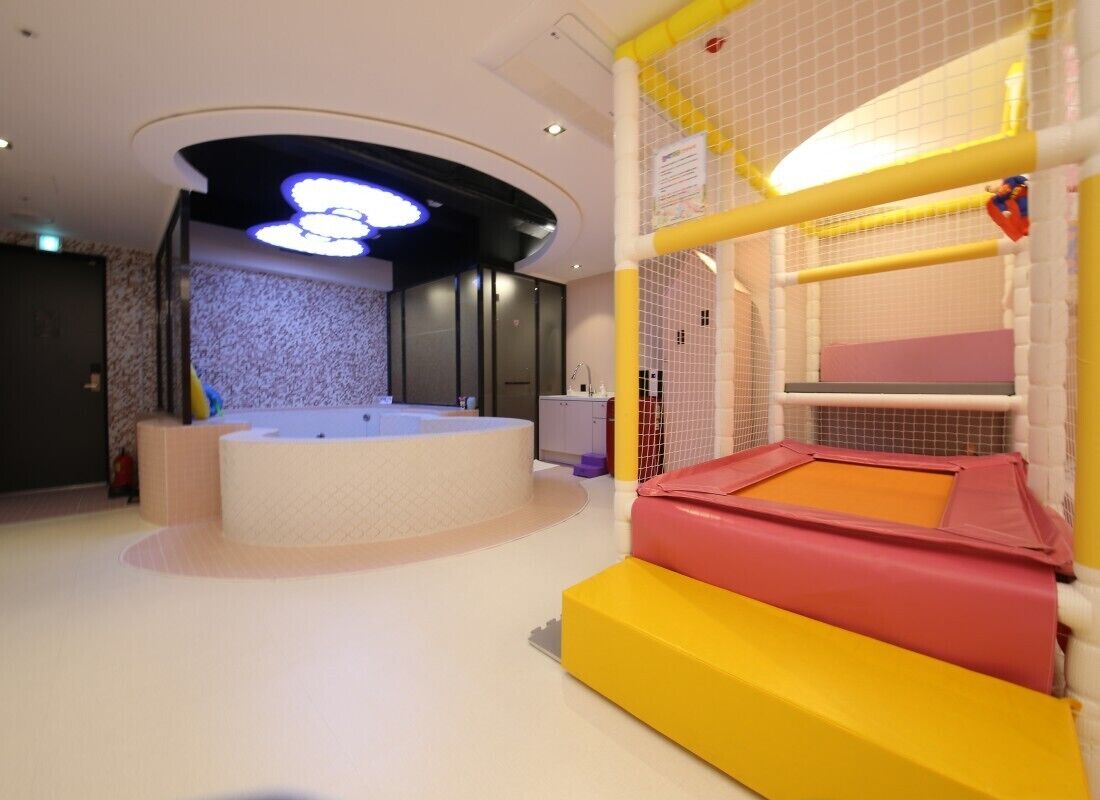 Almond Kids Hotel
