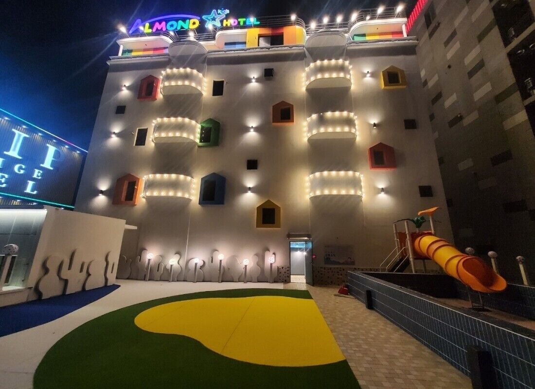 Almond Kids Hotel