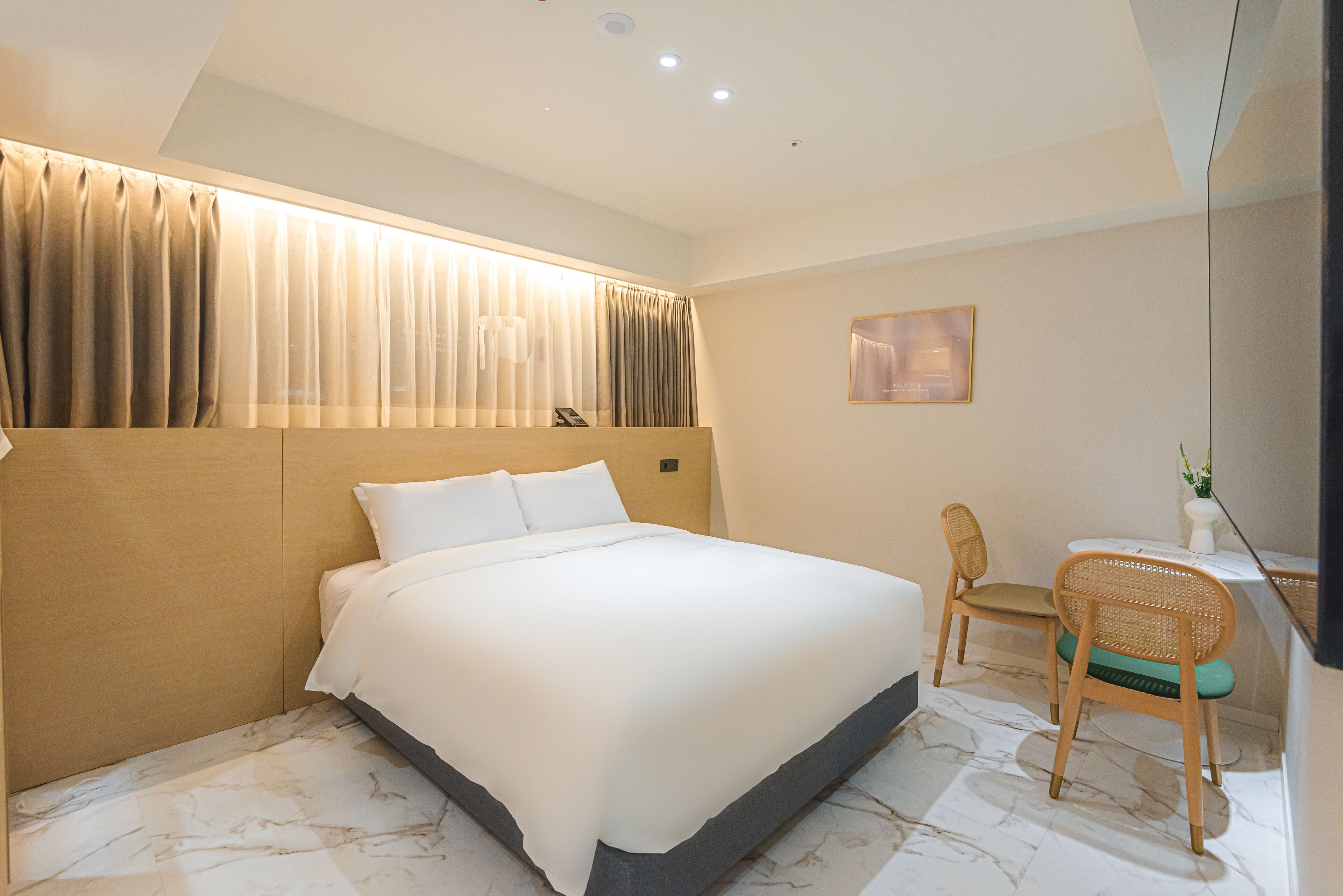 Asherah Villard Aqua Business Hotel