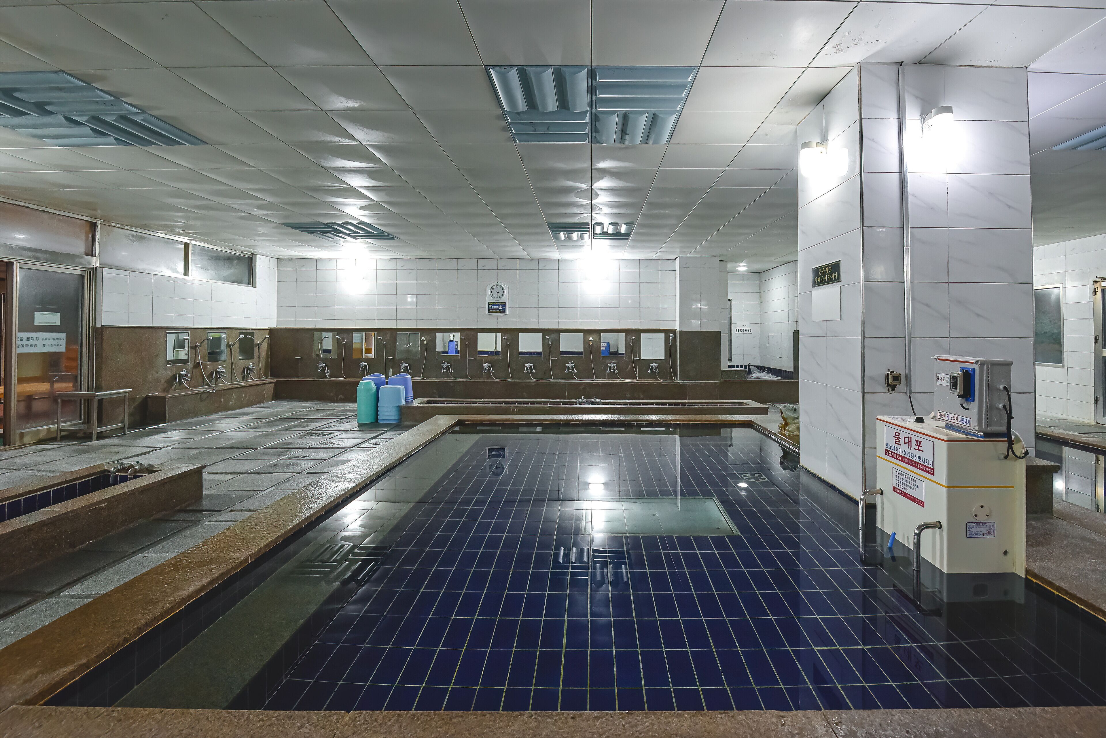 Asherah Villard Aqua Business Hotel