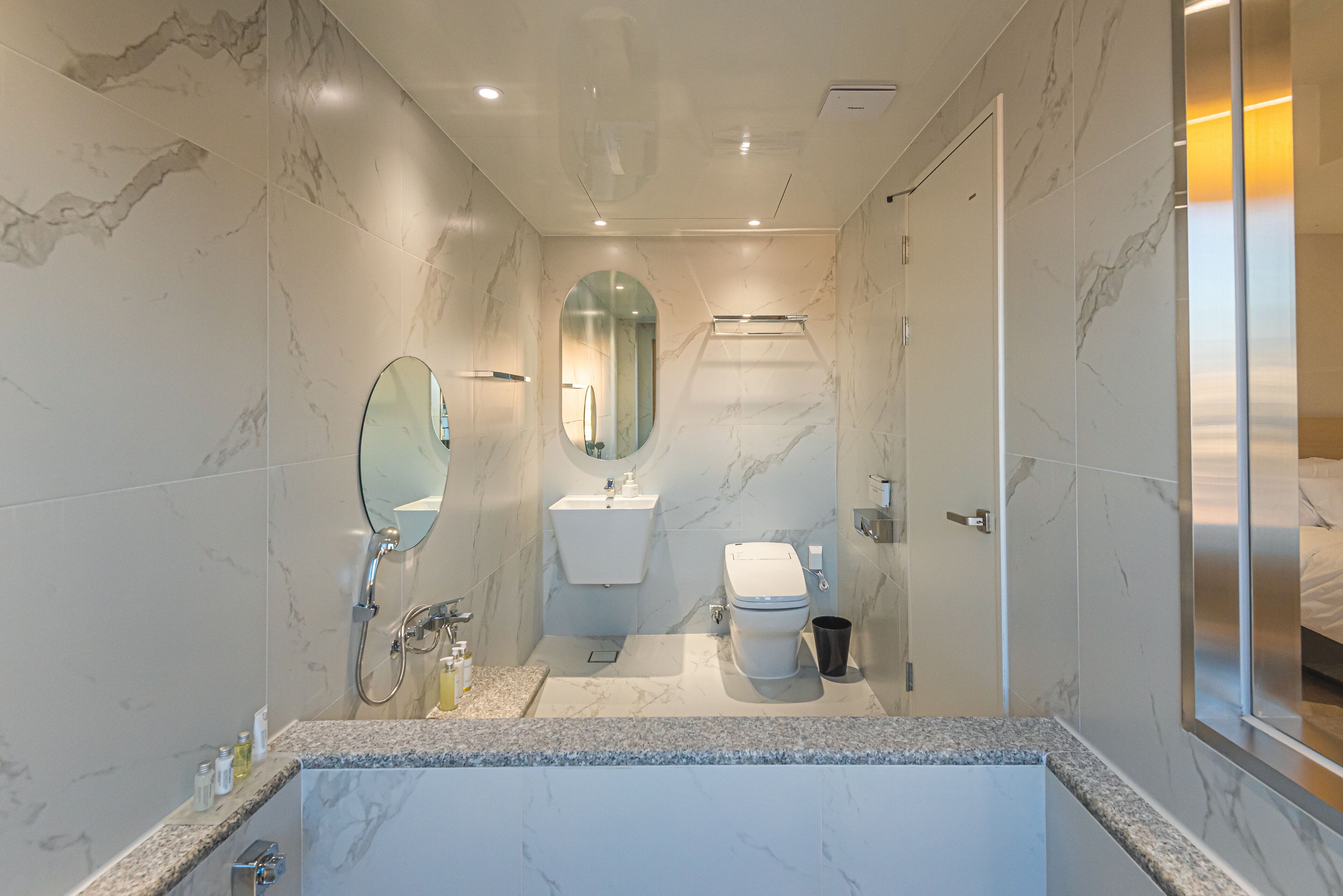 Asherah Villard Aqua Business Hotel