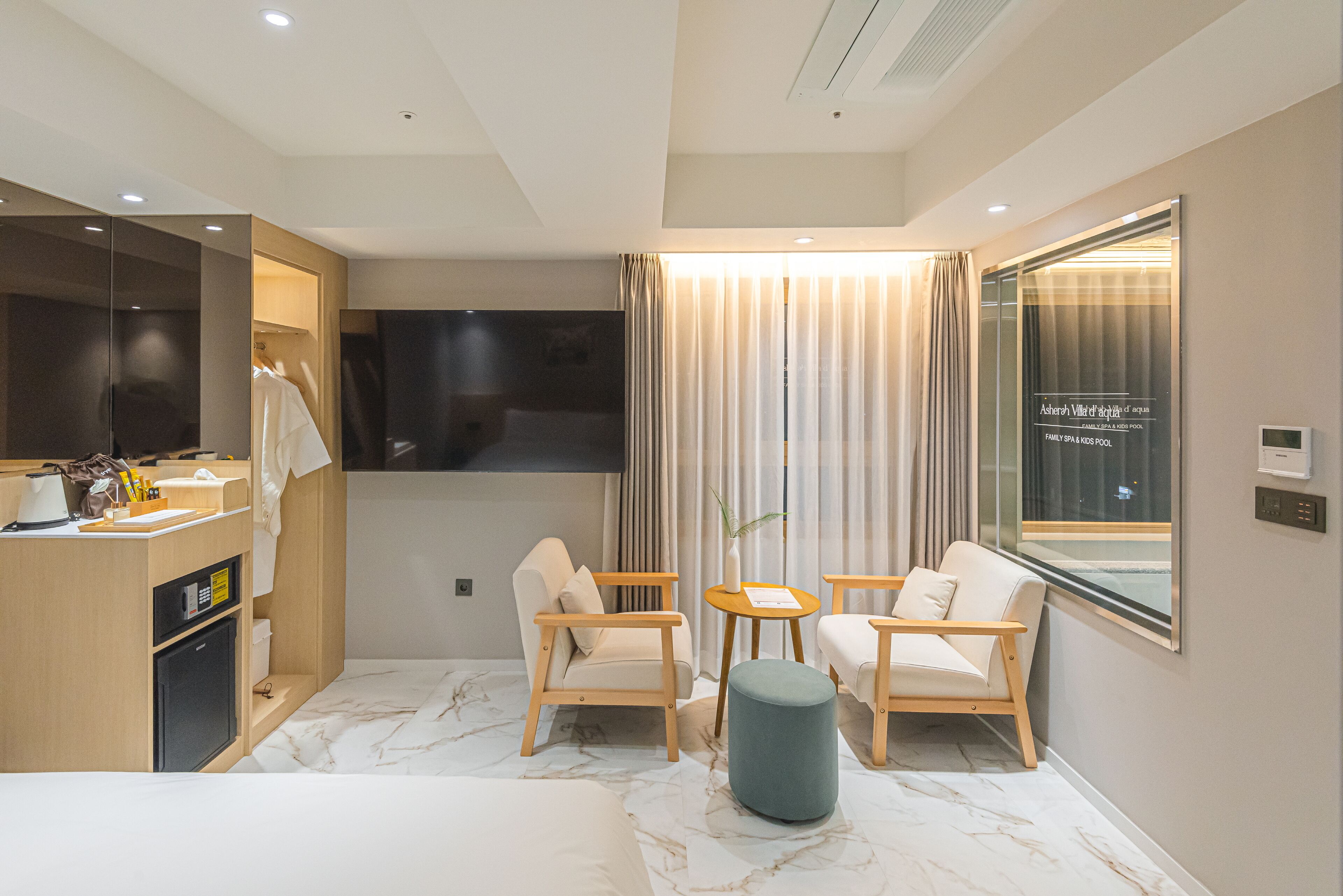 Asherah Villard Aqua Business Hotel
